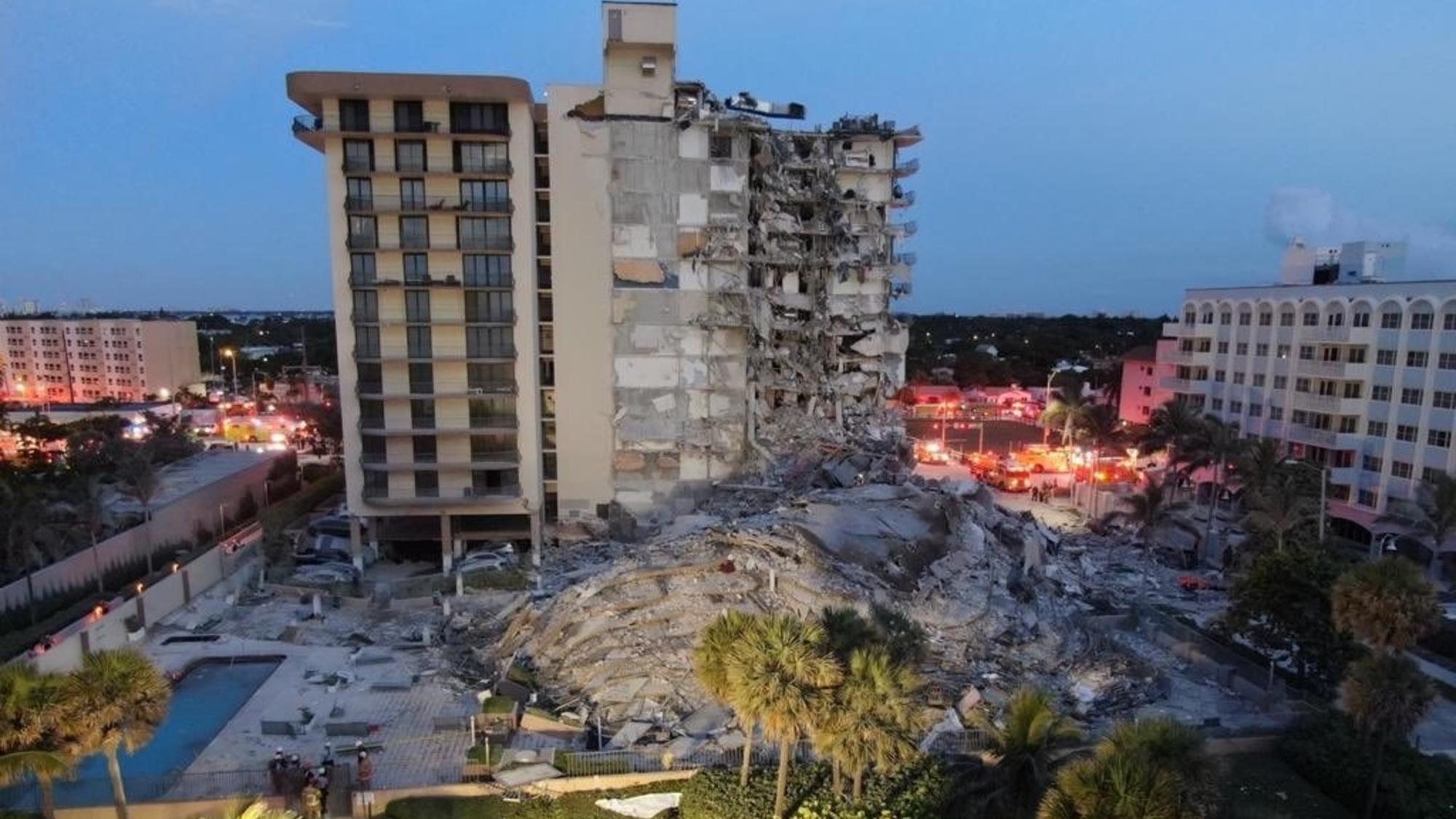 El derrumbe en el edificio de Miami dejó una muerta y varios atrapados (Twitter).