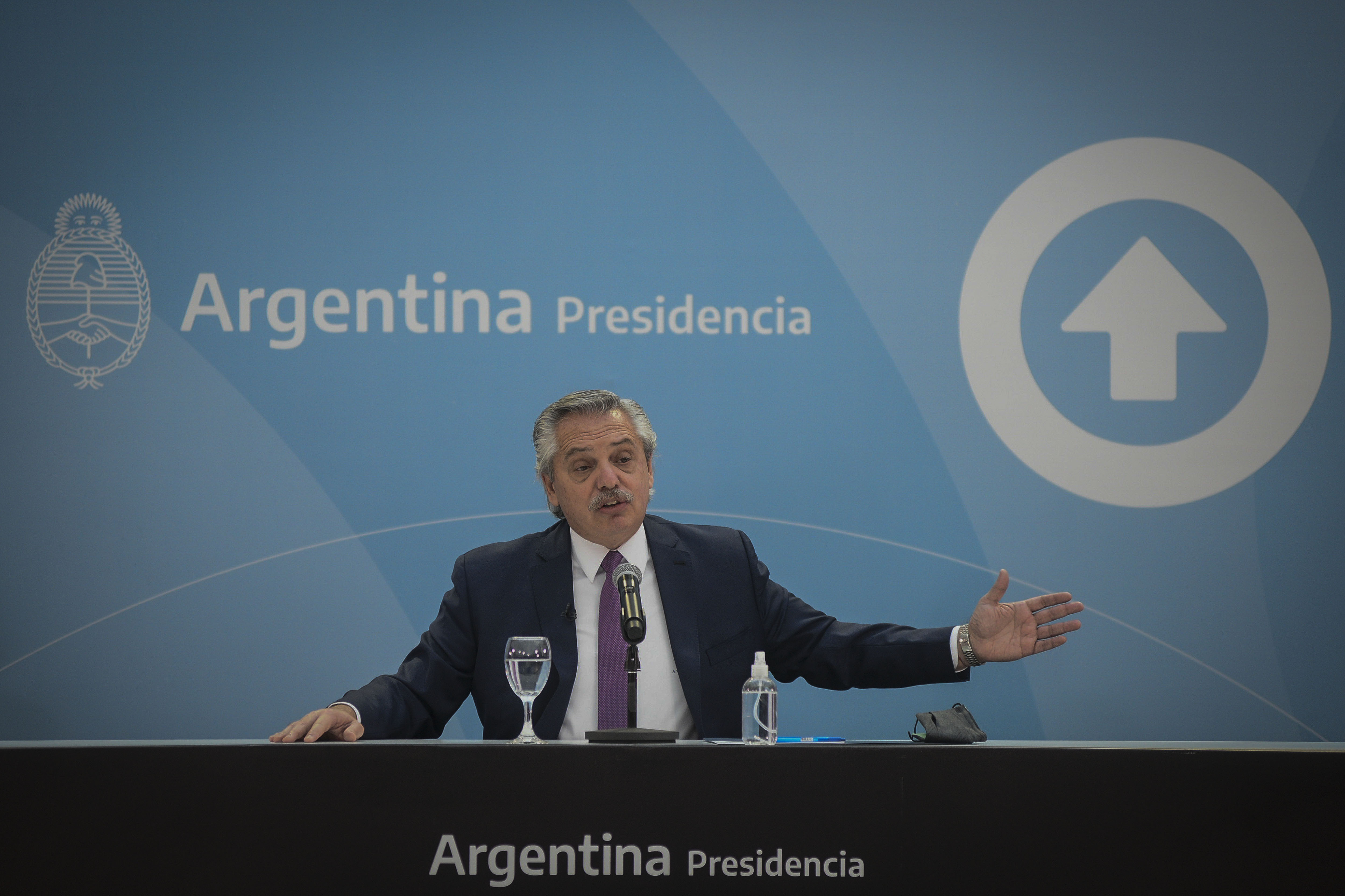 El presidente Alberto Fernández lanzó el plan junto con el ministro de Desarrollo Territorial y Hábitat, Jorge Ferrareri, y la titular del PAMI, Luana Volnovich.