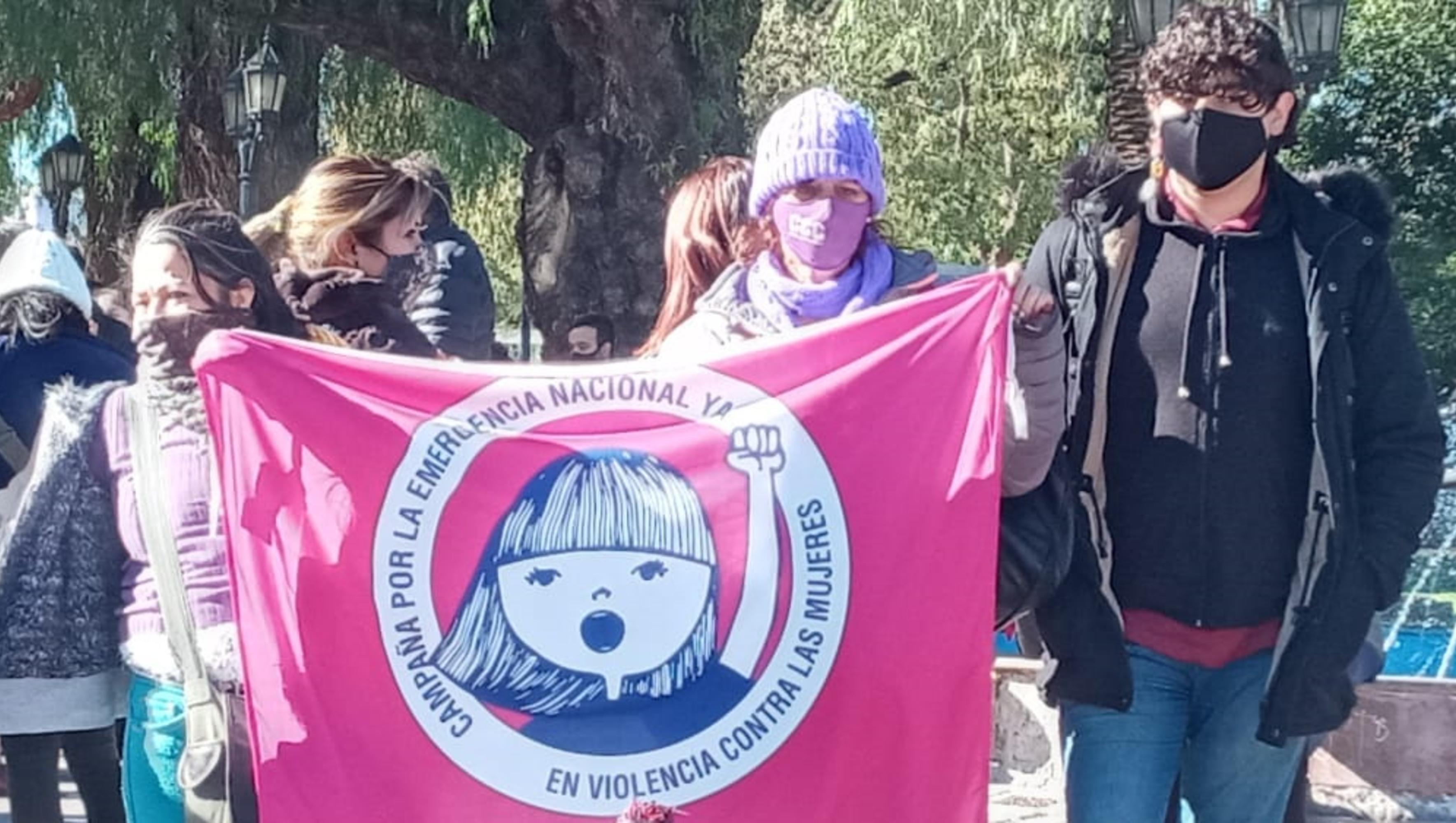 Más de un centenar de personas se reunieron en la plaza Pringles de San Luis para reclamar por la aparición de Guadalupe Lucero (Marco Bustamente/Crónica HD).