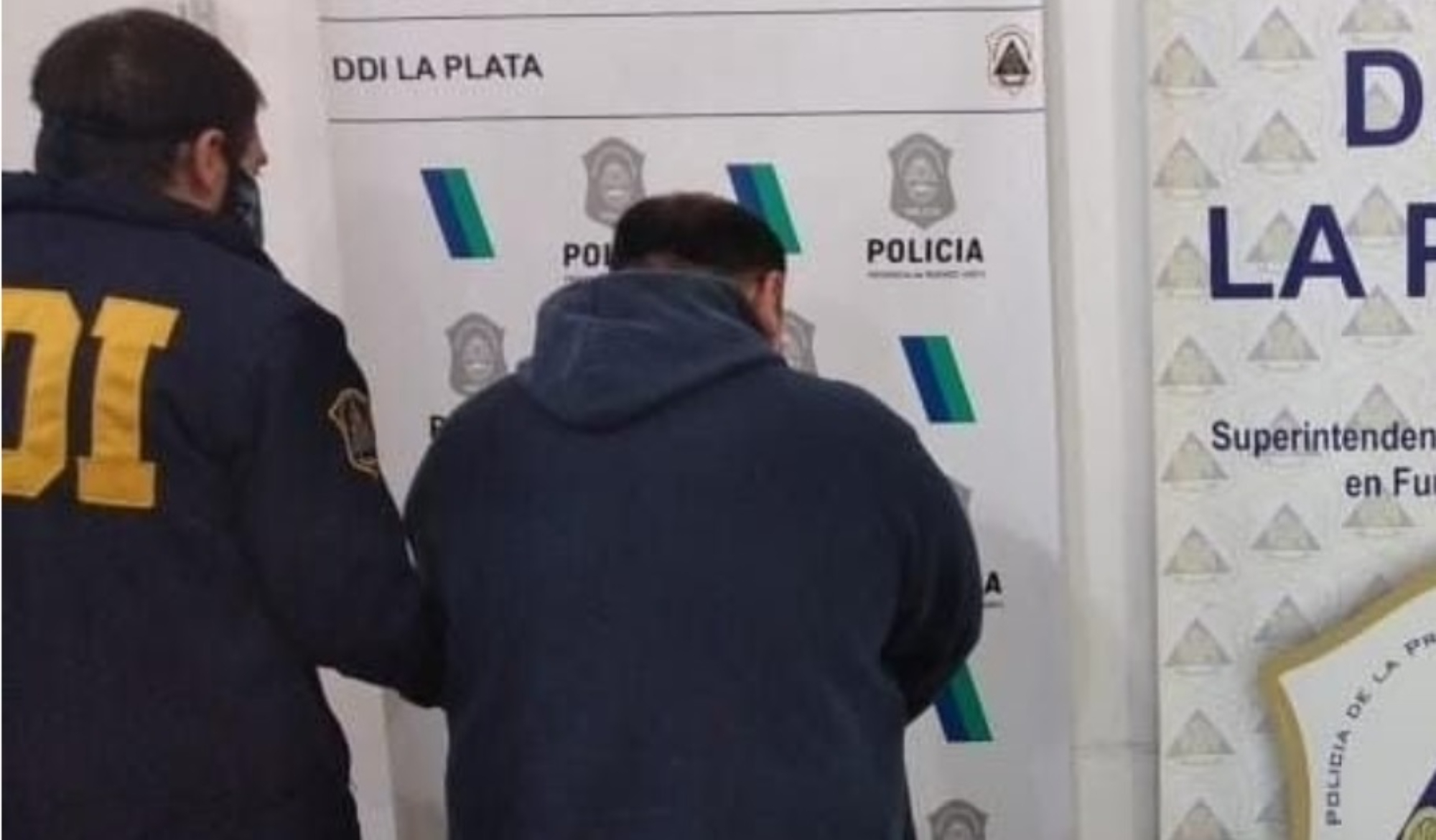 Este es el individuo, de 58 años, que fue detenido por ultrajar a su pareja.