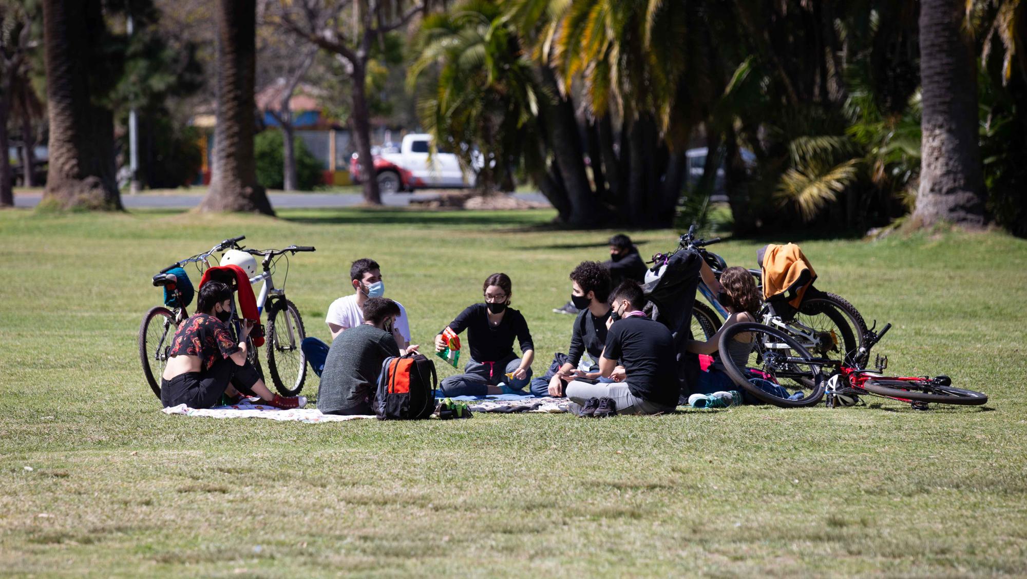 Los encuentros sociales al aire libre estarán permitidos hasta un máximo de 20 personas.