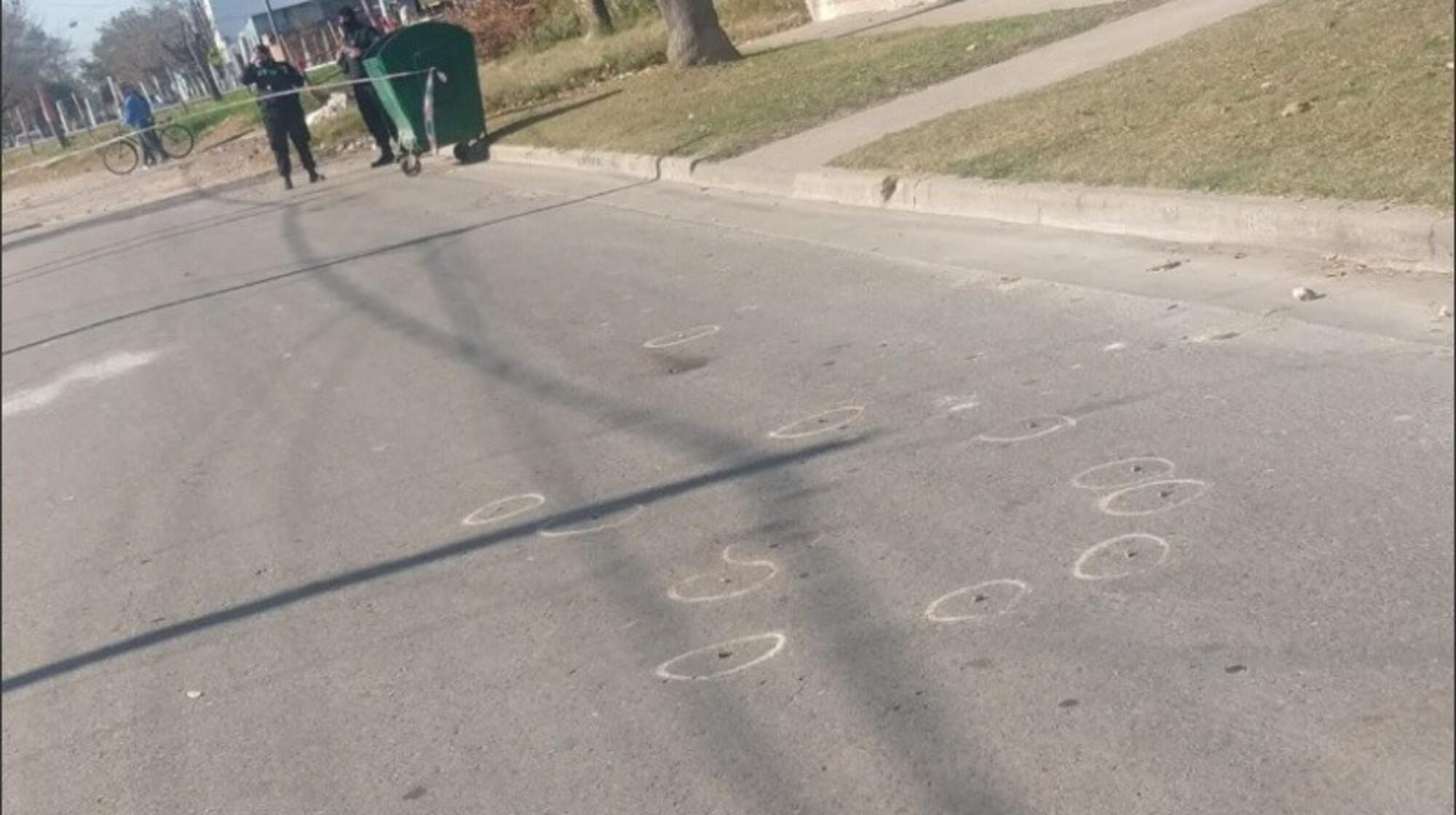 La Policía y la AIC trabajaban en el lugar, en la ciudad de Rosario (Gentileza Rosario3).  