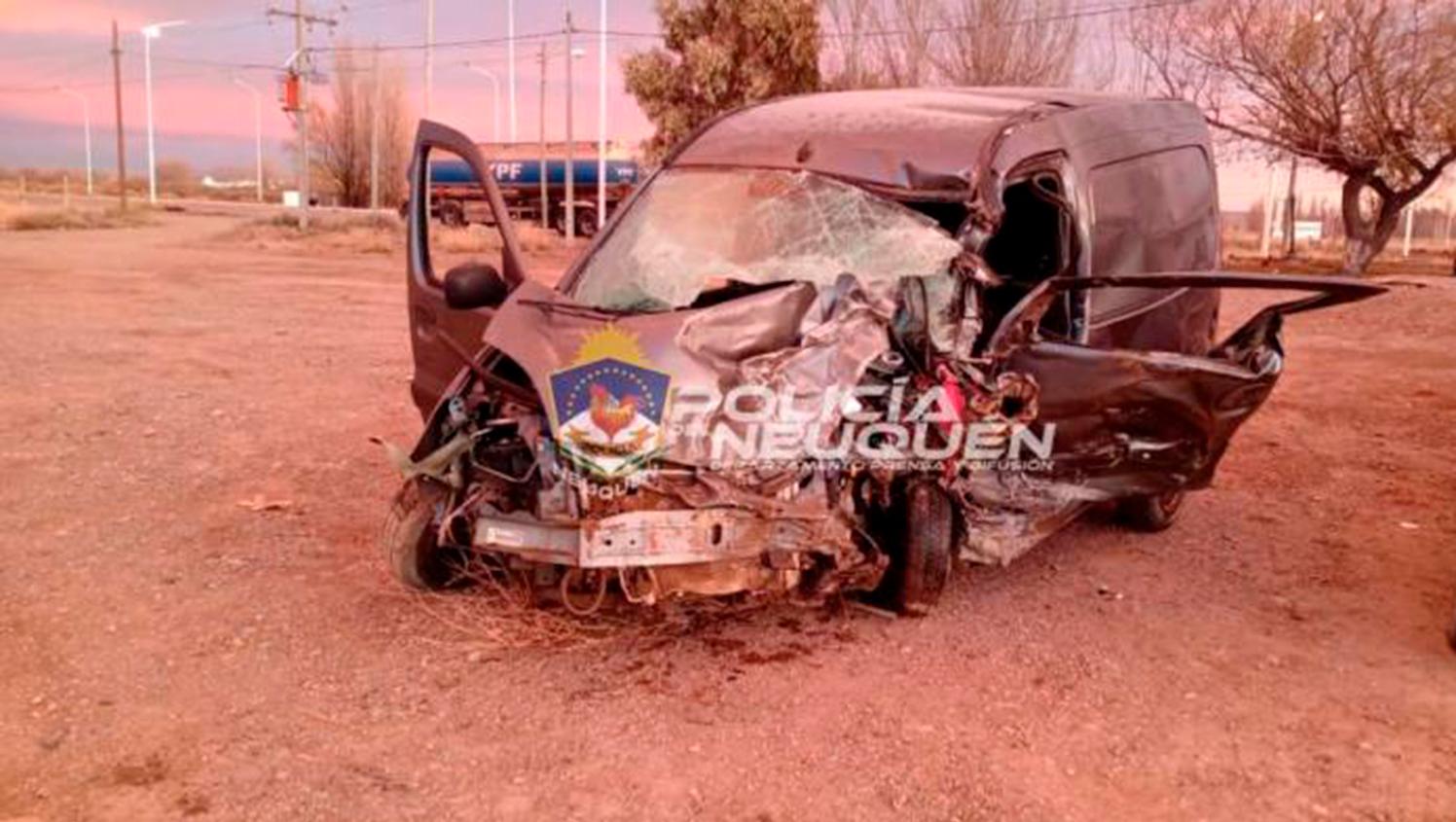 Así quedó el auto de una de las víctimas tras el choque fatal en Neuquén.