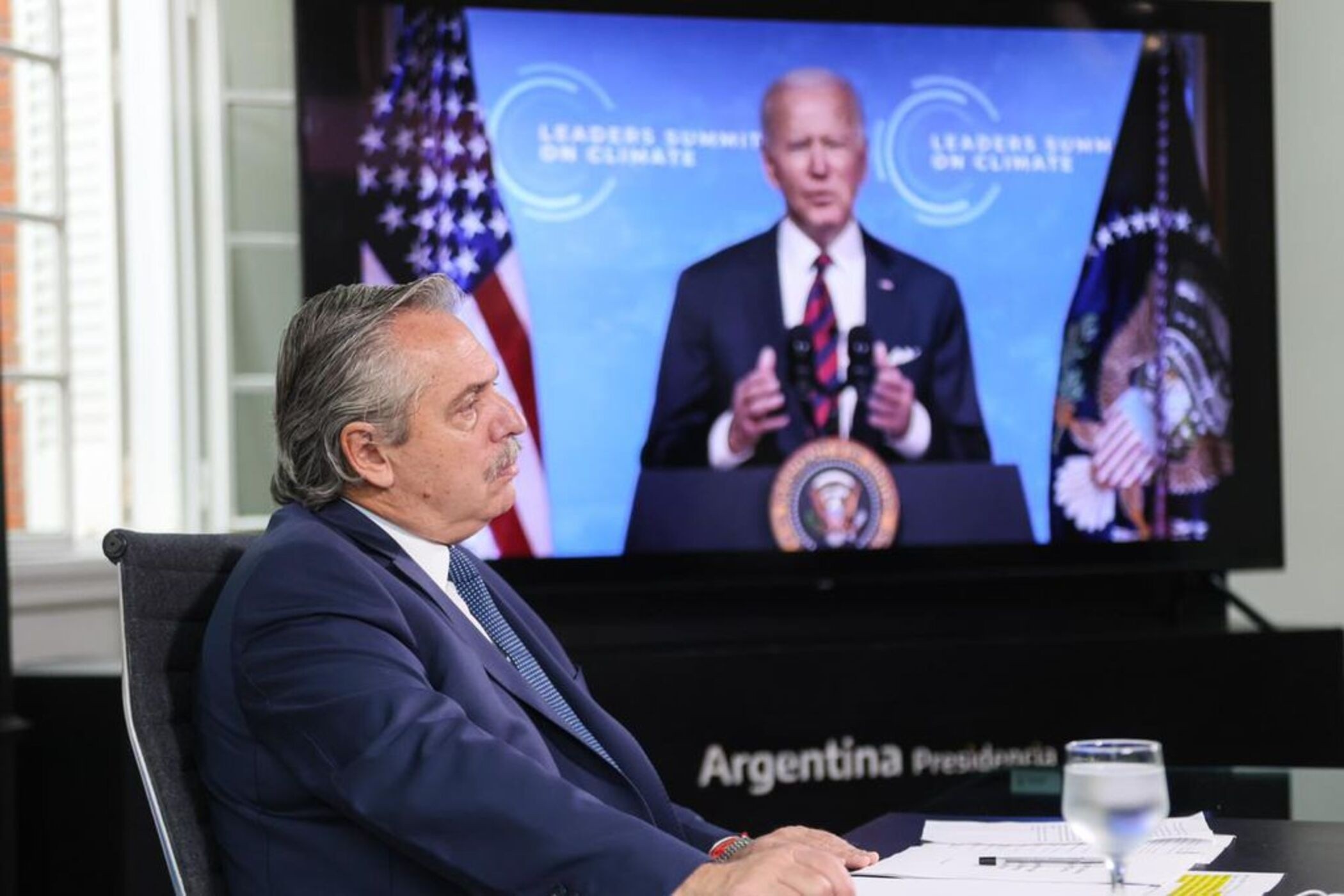 El norteamericano lo invitó a Alberto a participar en la Cumbre de Líderes sobre el Clima. 