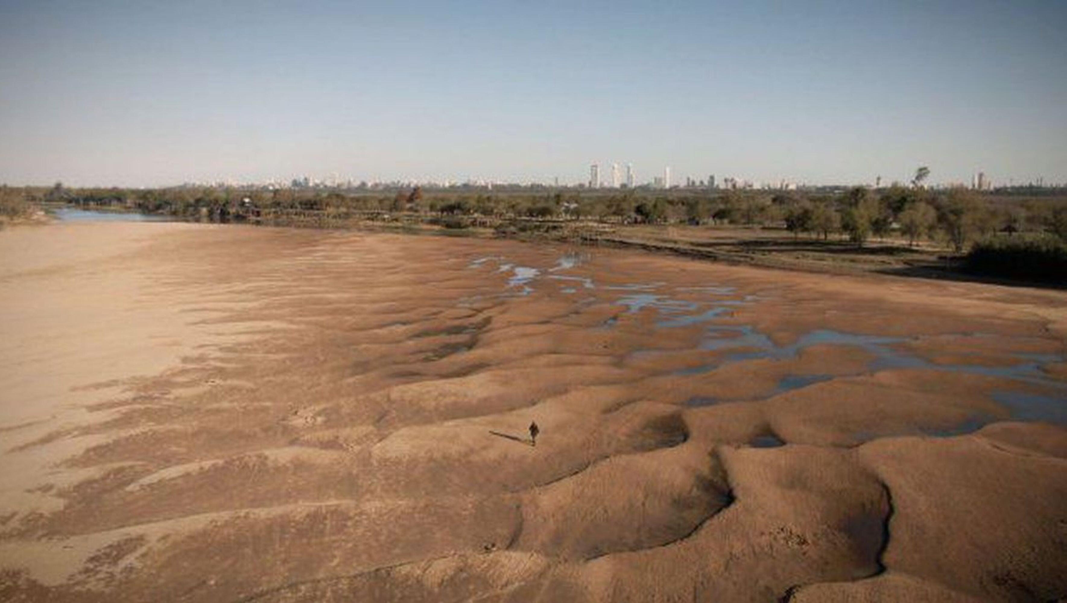 La bajante extraordinaria del río Paraná es récord también en la cantidad de tiempo, debido a que las aguas permanecen bajas hace 730 días y el pronóstico indica que continuará hasta diciembre.