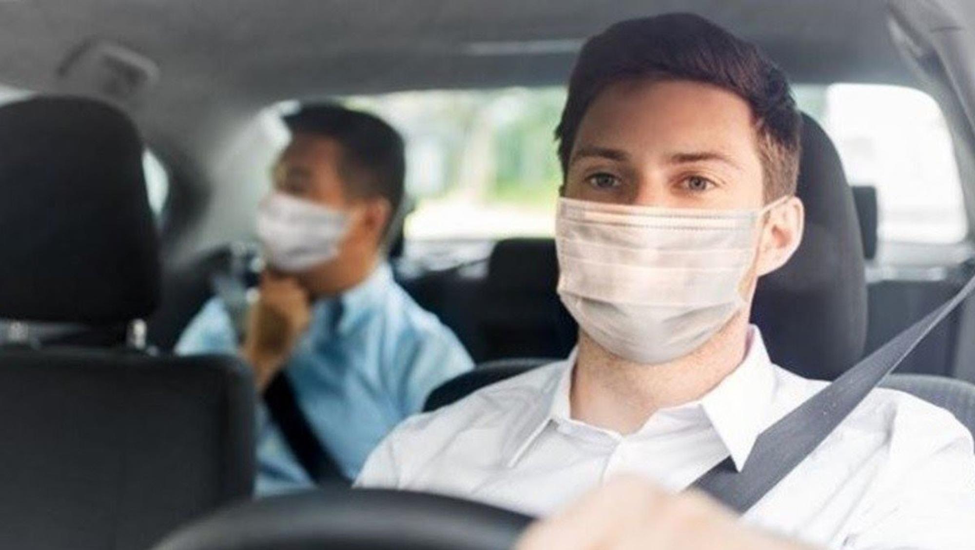 Dentro de los autos hay que evitar el uso del climatizador y mantener limpio el filtro del vehículo para prevenir casos de Covid-19. 