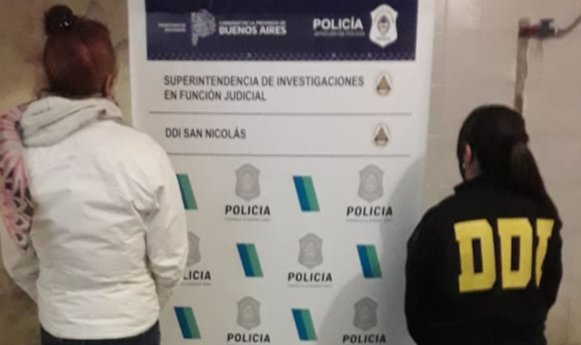 Esta es la mujer que fue apresada por los efectivos policiales.