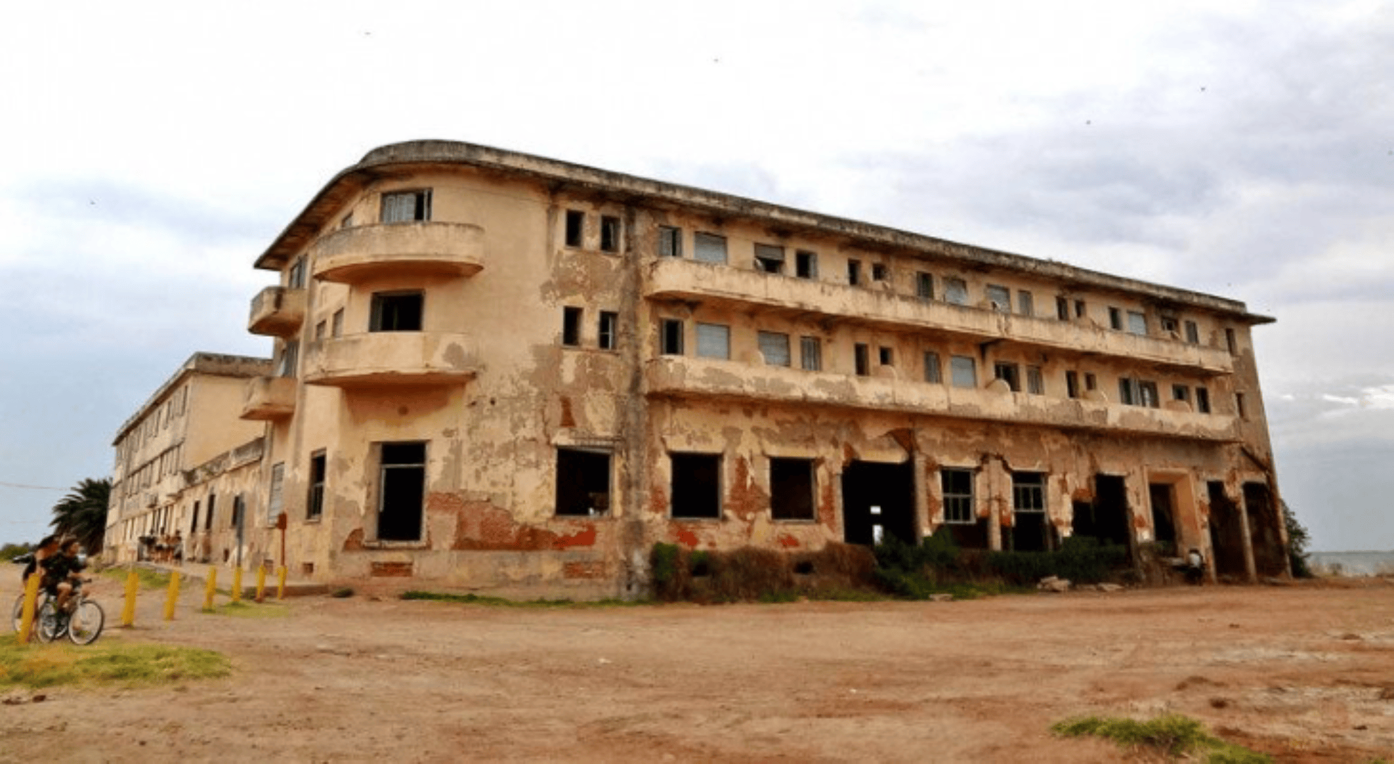 El hotel cerró sus puertas apenas dos años después de su apertura, sin embargo, sigue vigente como un museo. 