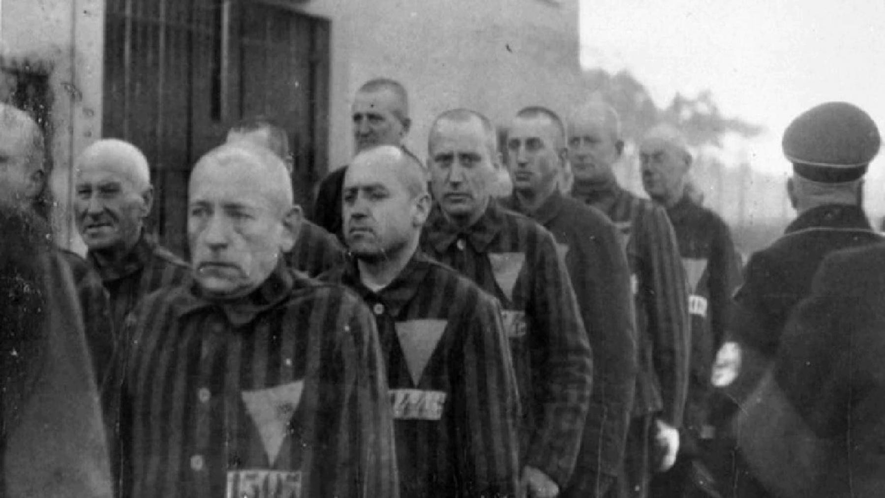 Prisioneros bajo la guardia nazi en el campo de concentración de Sachsenhausen, Alemania, en 1938. (Gentileza United States Holocaust Memorial Museum).