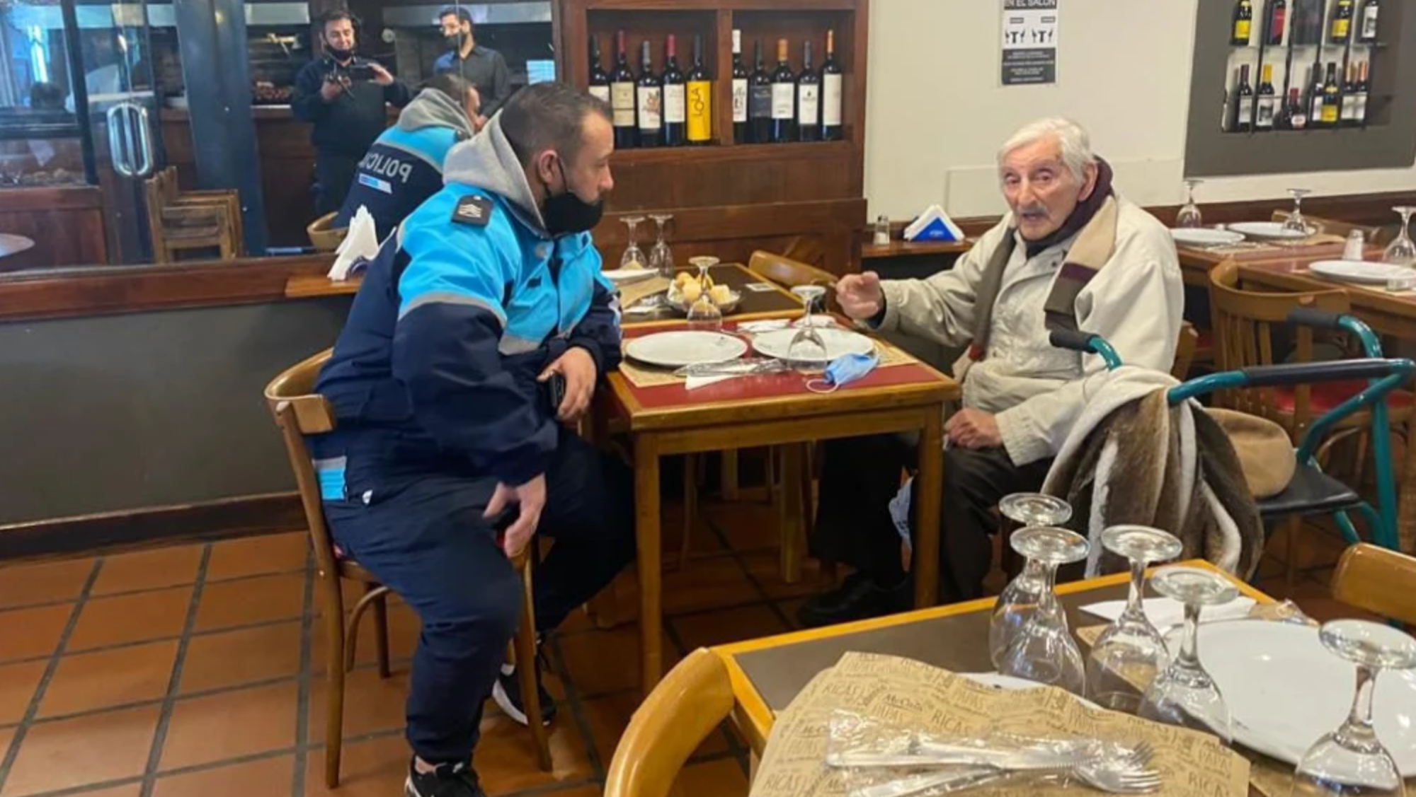 Enrique estaba almorzando cuando lo encontraron (Gentileza Mar del Plata).