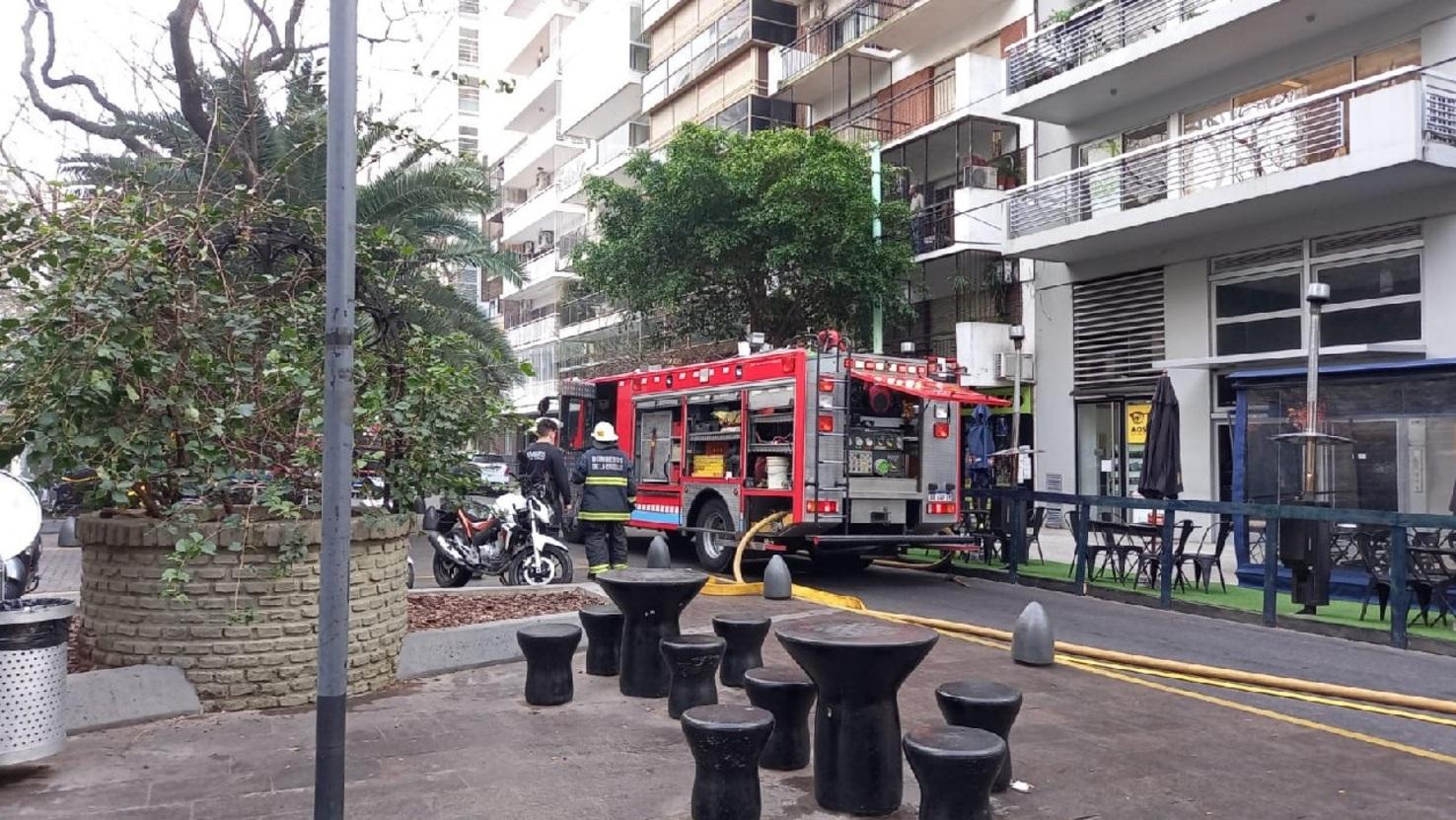 El edificio que se incendió está ubicado en Cerviño y Ugarteche (Twitter).