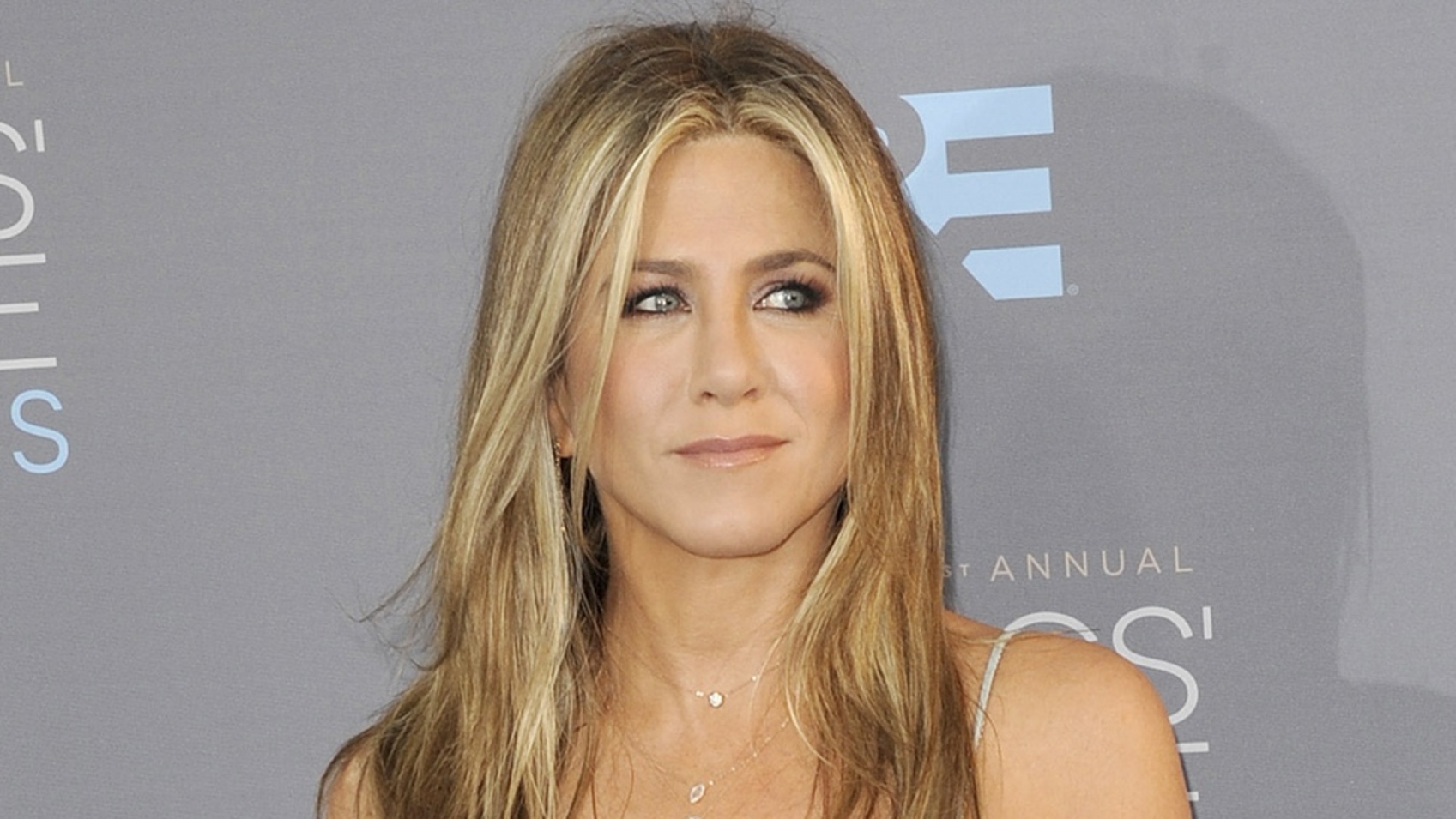 Jennifer Aniston se alejó de sus amigos antivacunas Covid-19 y criticó a los que no 