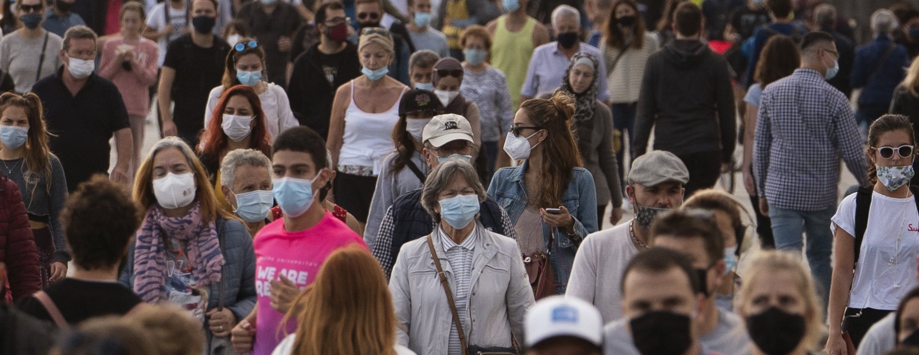 Uno de los principales retos consiste en poder asegurar una cobertura de vacunas lo suficientemente alta para ser capaces de responder con la suficiente rapidez a las variantes que puedan eludir la inmunidad.