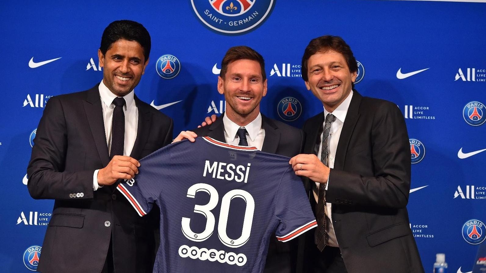 Al-Khelafi, Messi y Leonardo, el director deportivo del PSG.