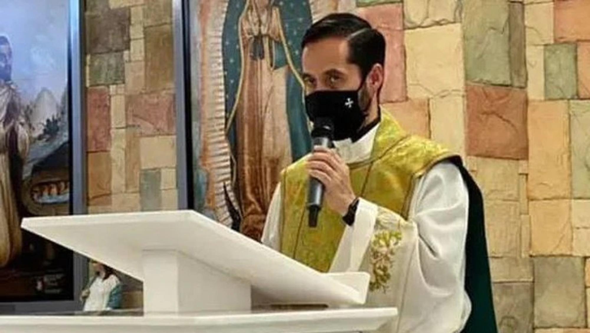 Noel Lozano, el sacerdote que retó a sus fieles por no querer vacunarse contra el Covid-19.