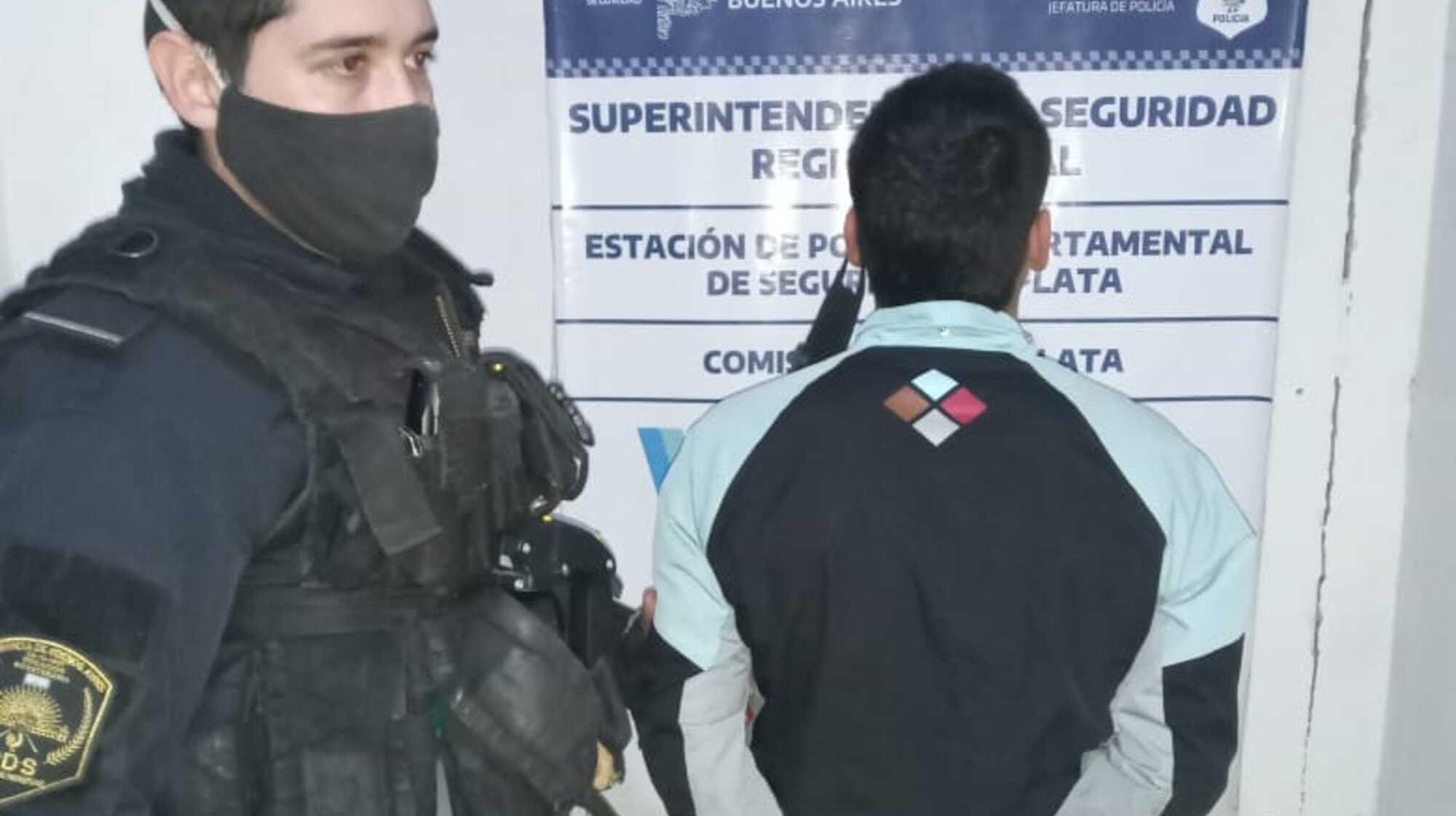 El agresor detenido por la Policía tras el ataque a su ex pareja.