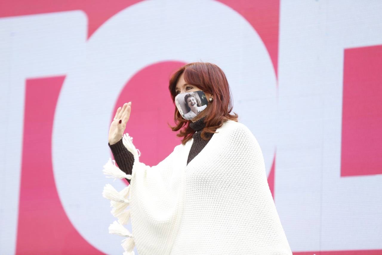 Cristina en el plenario del Frente de Todos en La Plata previo a las elecciones legislativas.