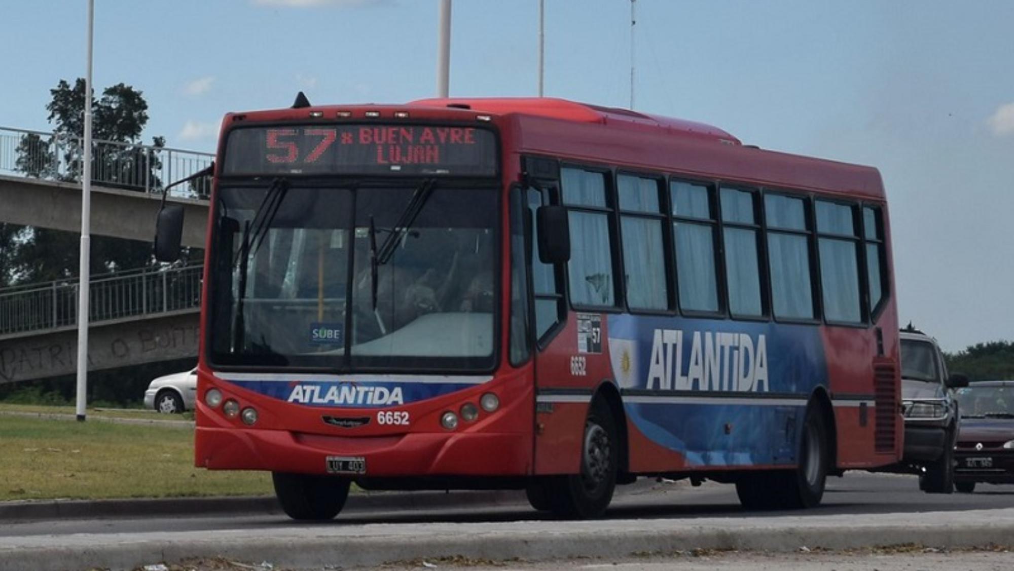 El hecho se inició en un colectivo de la línea 57.