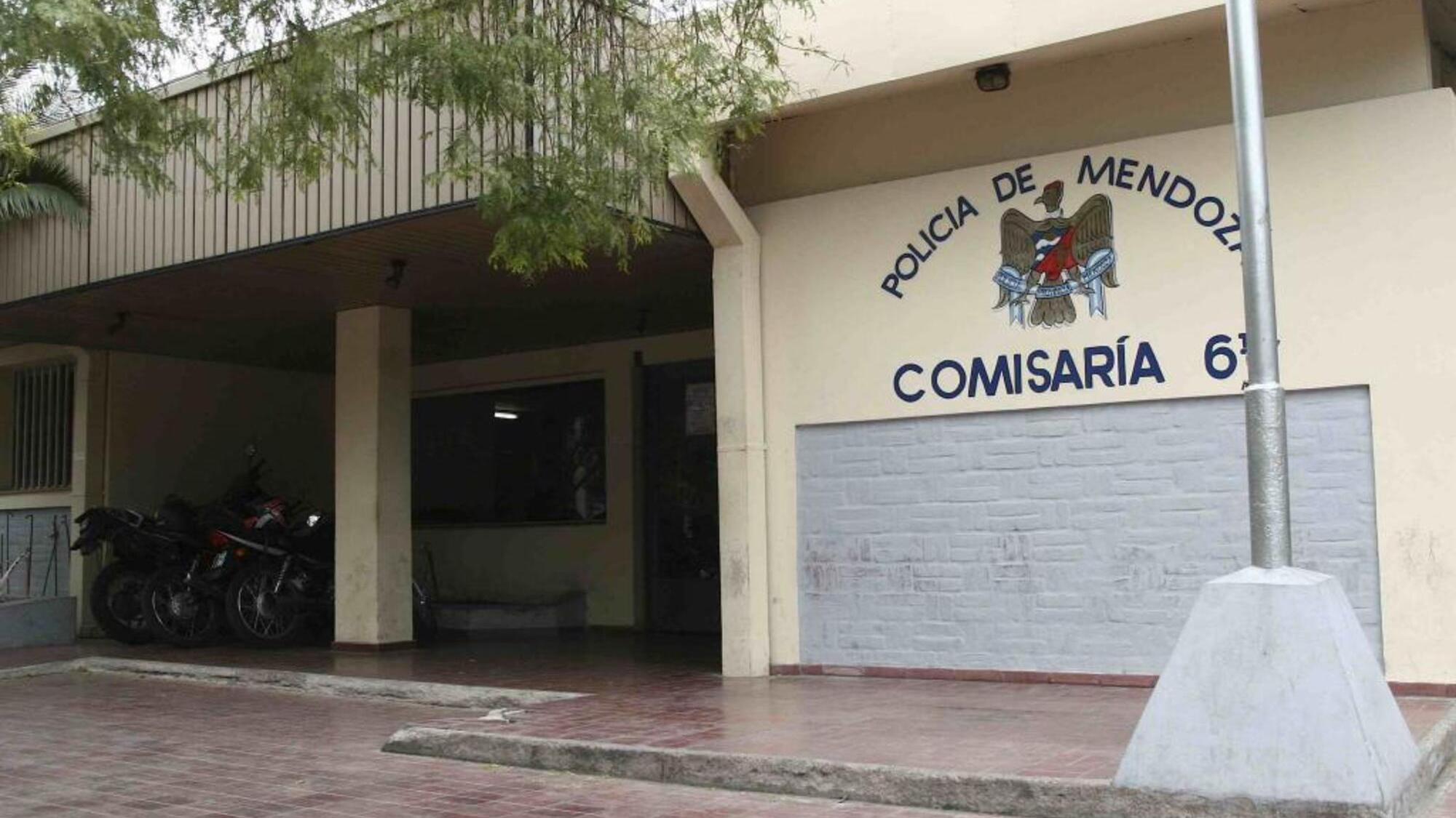 El acusado fue trasladado a la Comisaría Sexta del barrio Cano, en Mendoza.