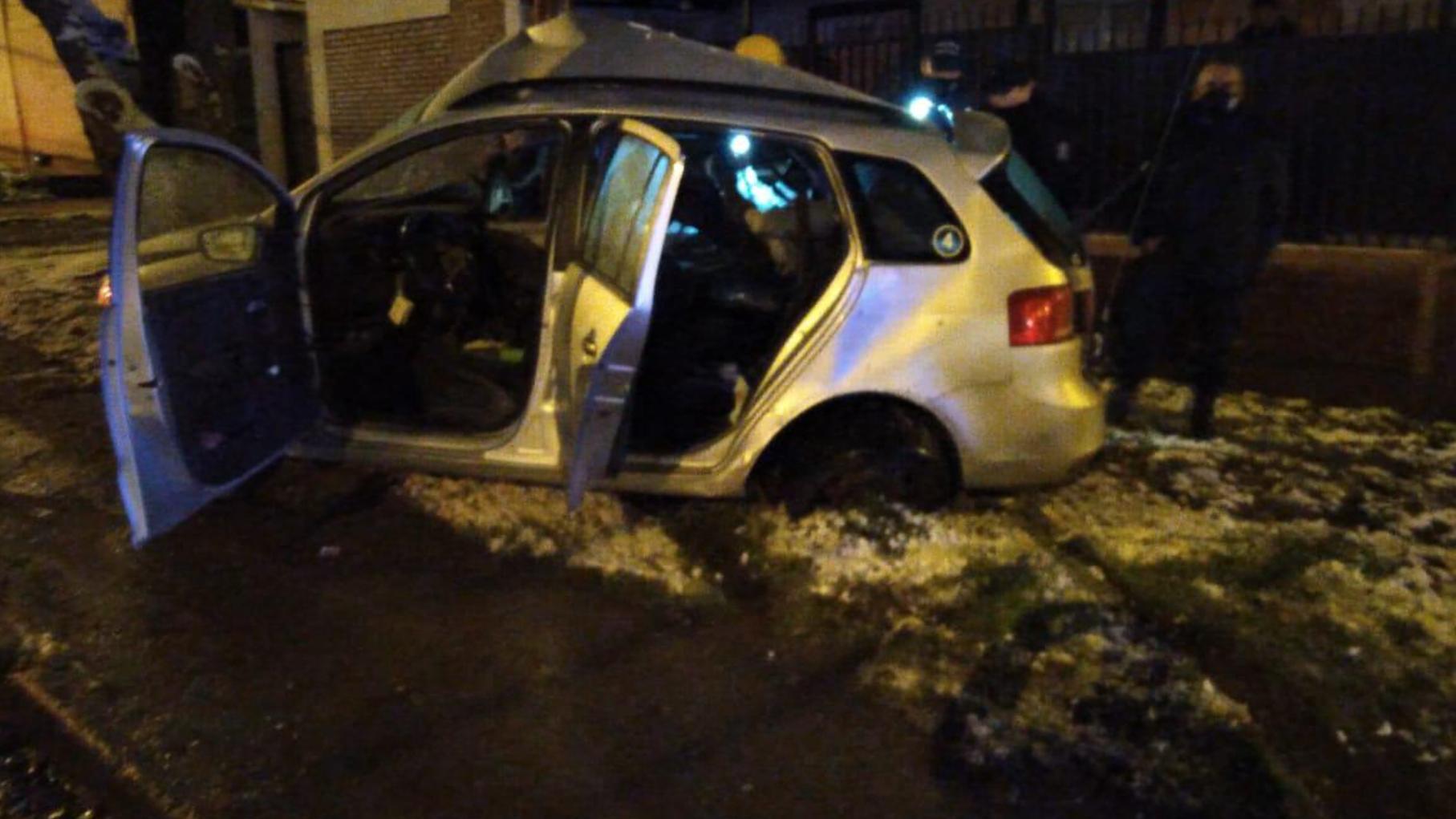 El auto del remisero quedó así tras el choque, que ocurrió este domingo por la madrugada en la ciudad de El Calafate (Ahora Calafate).