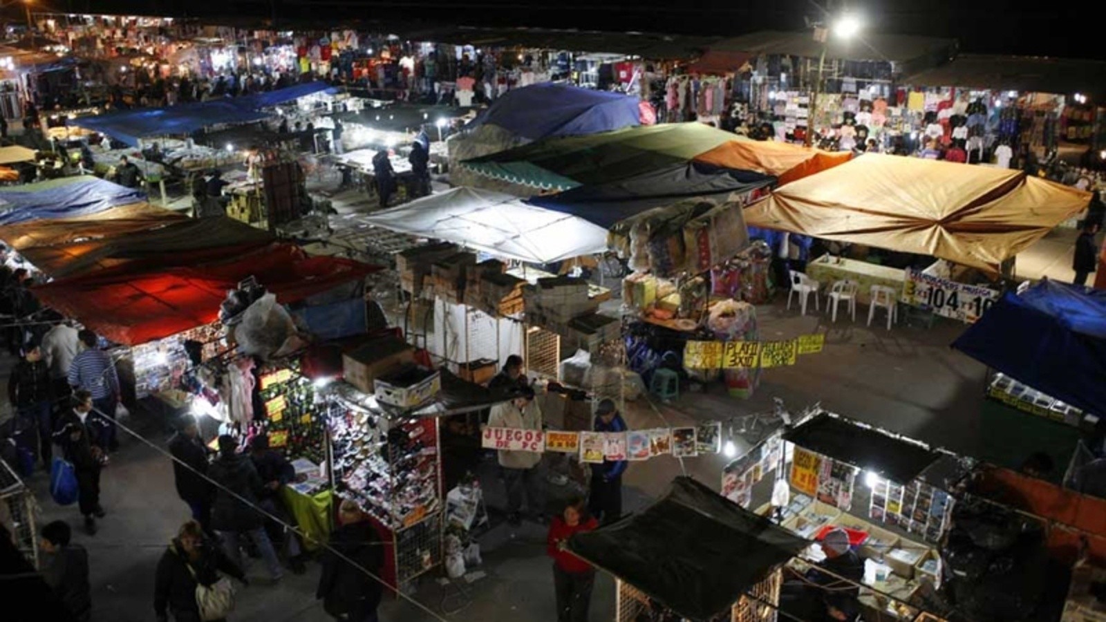 La Salada, la popular feria donde se consigue mercadería a precios accesibles.