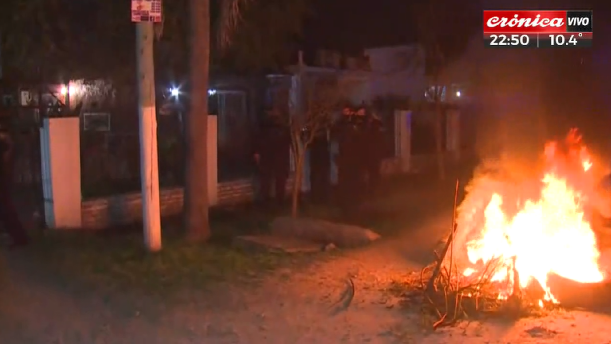 Vecinos del barrio Mariló de la ciudad bonaerense de Moreno se manifestaron frente al domicilio del acusado