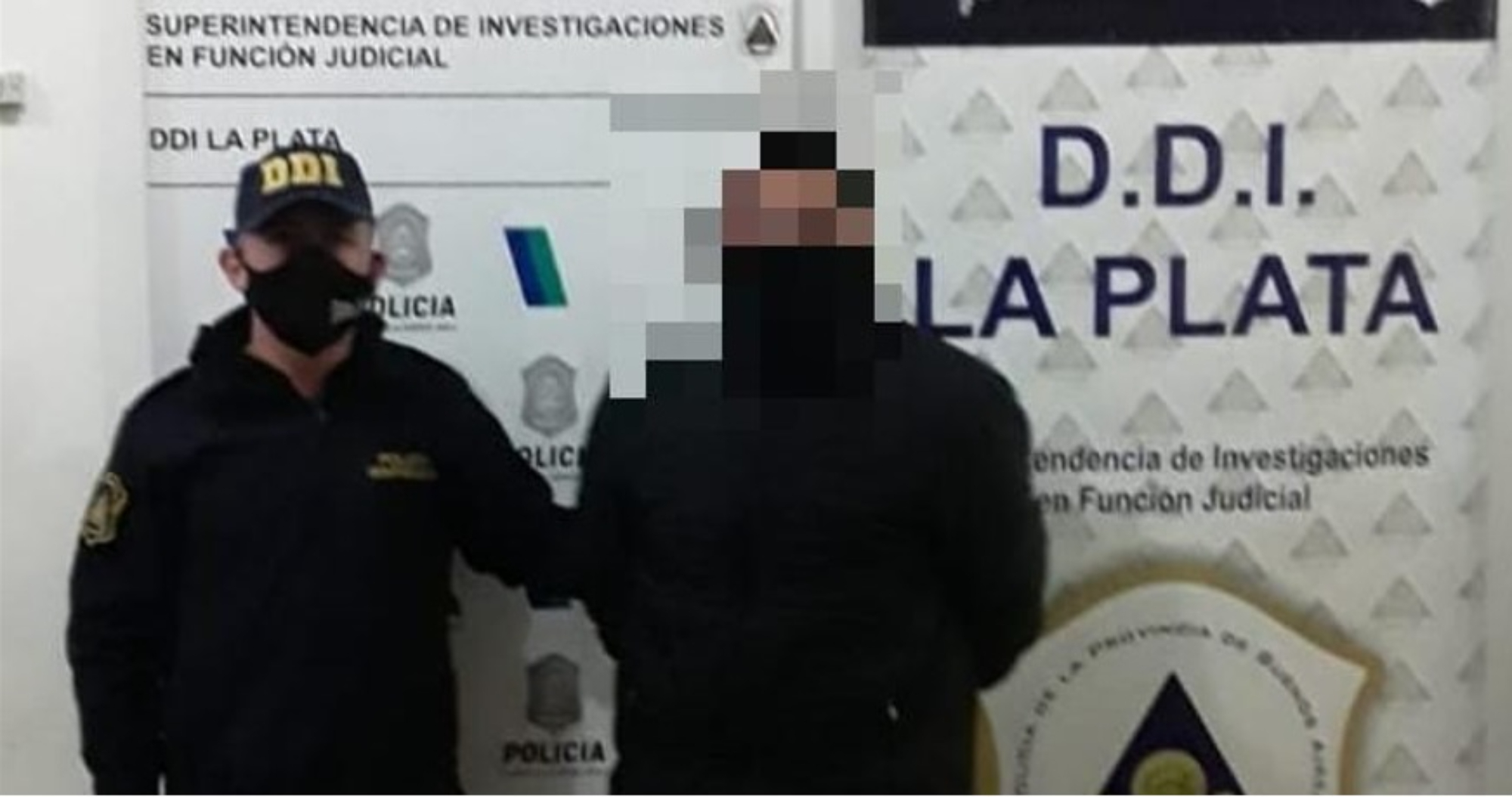 Este es el individuo que fue apresado por los investigadores policiales.