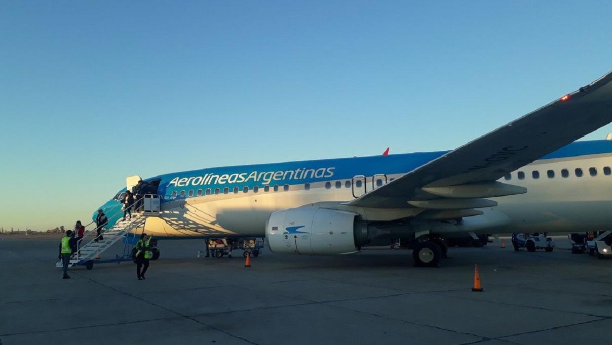 Los pasajeros del vuelo de Aerolíneas Argentinas habrían afirmado haber visto un OVNI durante su viaje. (Imagen ilustrativa).