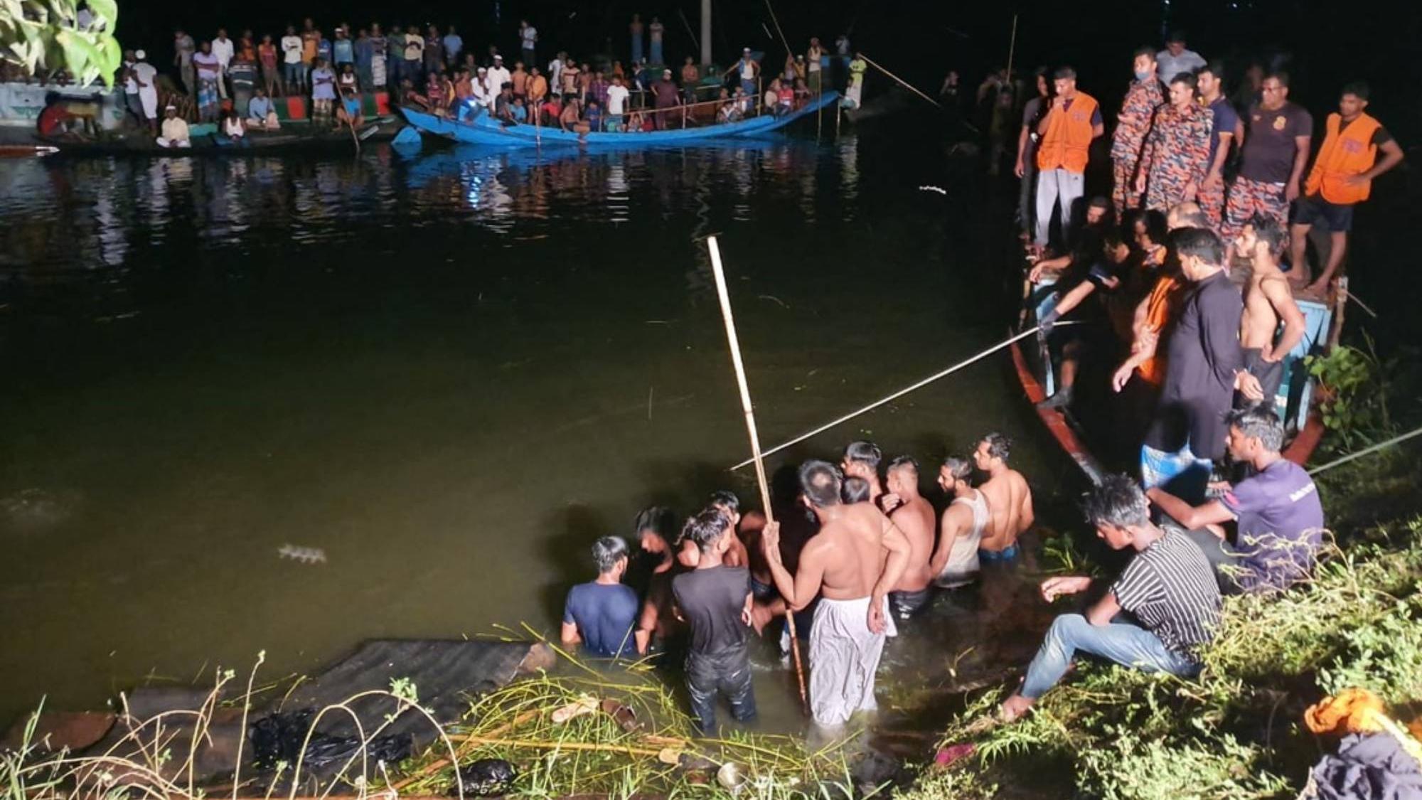 Chocan dos barcos y mueren 19 personas.