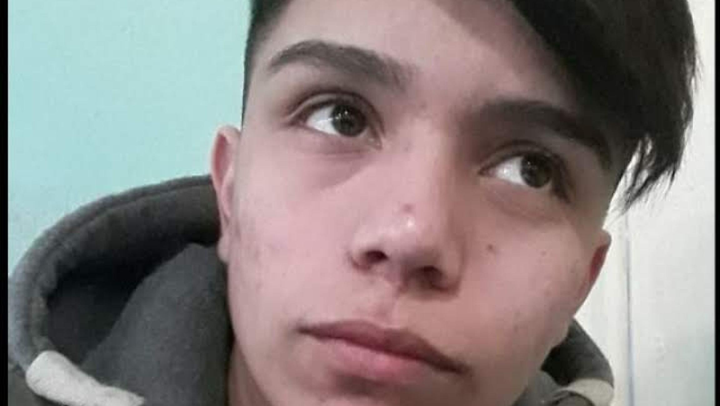 Alan Ismael Rico, de 18 años, lucha por su vida en el Policlínico Municipal Sofía T. de Santamarina.  