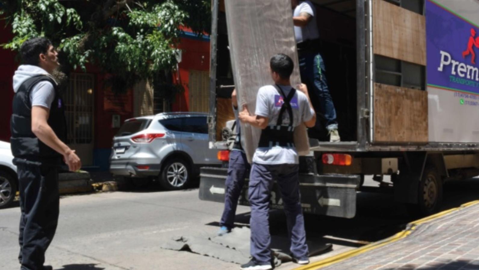 Para el servicio básico, las empresas ofrecen un camión mediano, embalaje, cajas y canastos. (Fernando Pérez Ré)