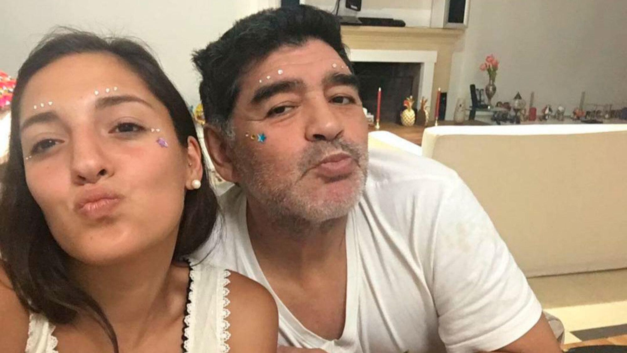 Jana Maradona junto a su padre.