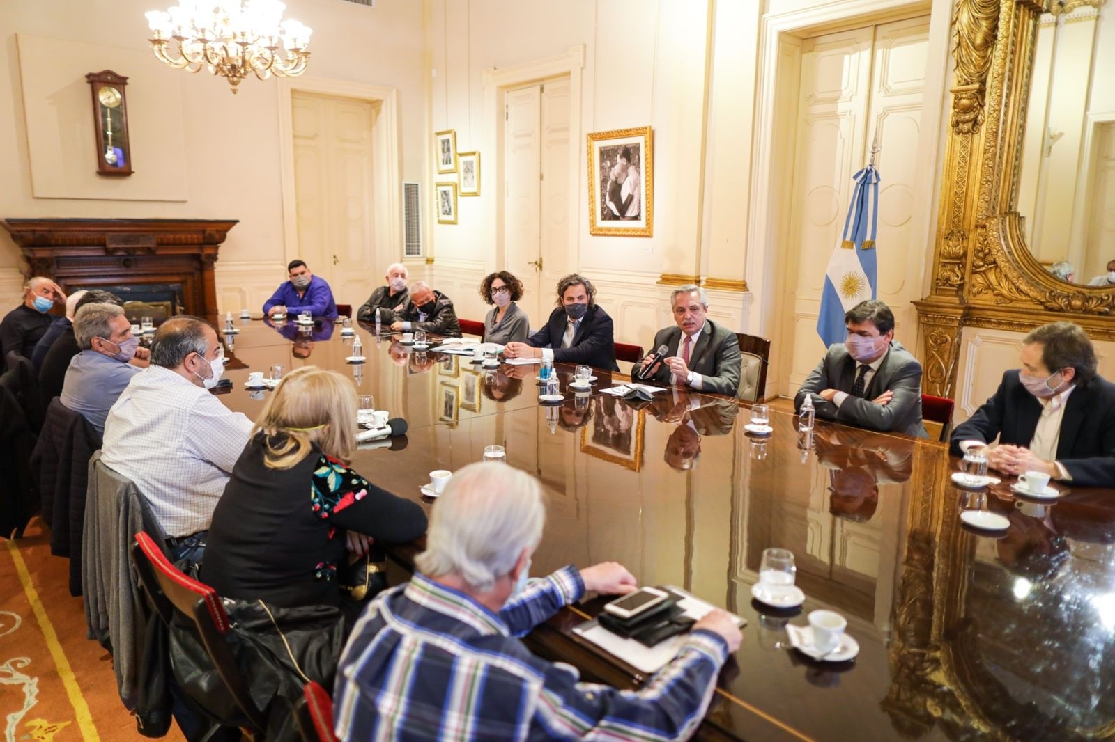 Alberto Fernández con parte de su gabinete recibieron a los directivos gremiales de la CGT. 