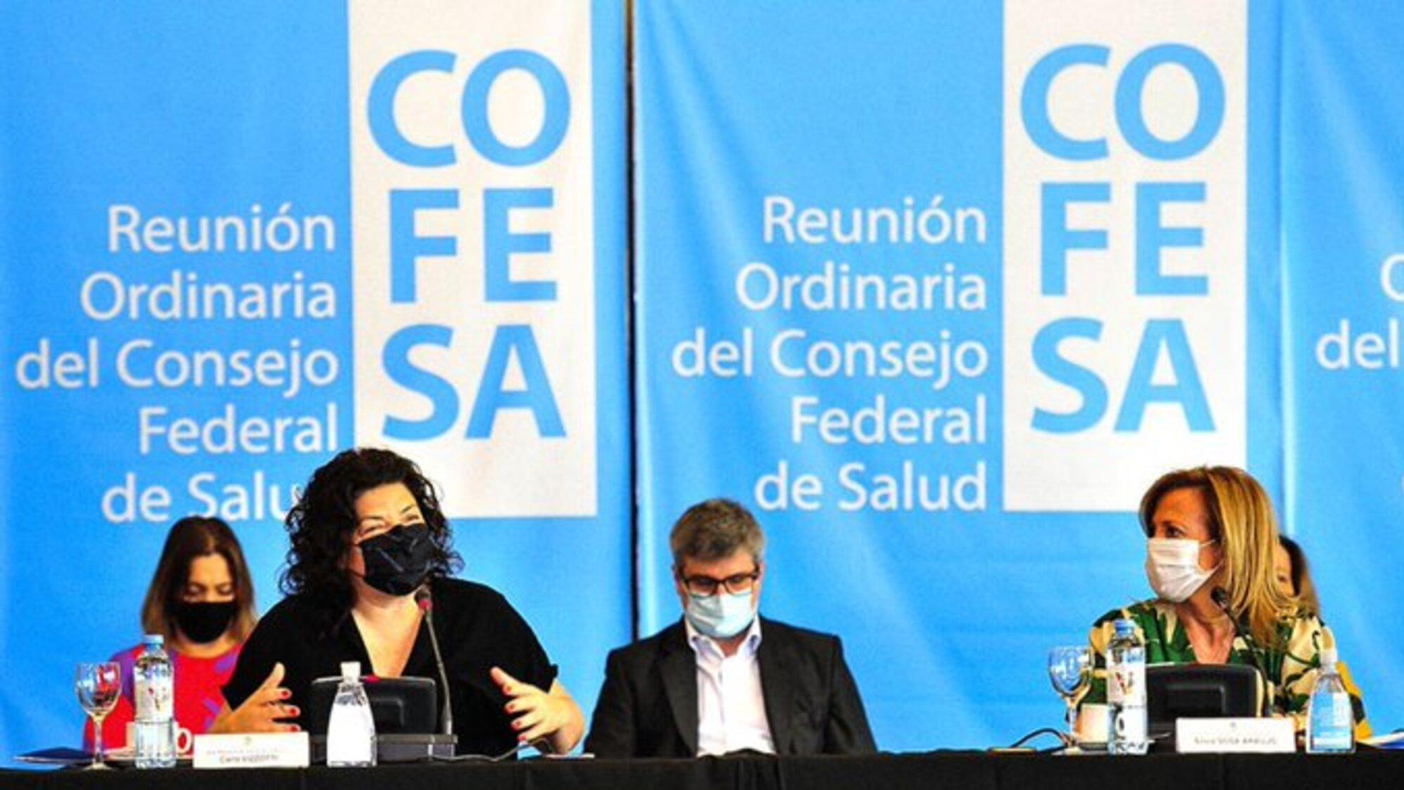 La ministra de Salud de la Nación, junto a su anfitriona y par puntana, Silvia Sosa Araujo.