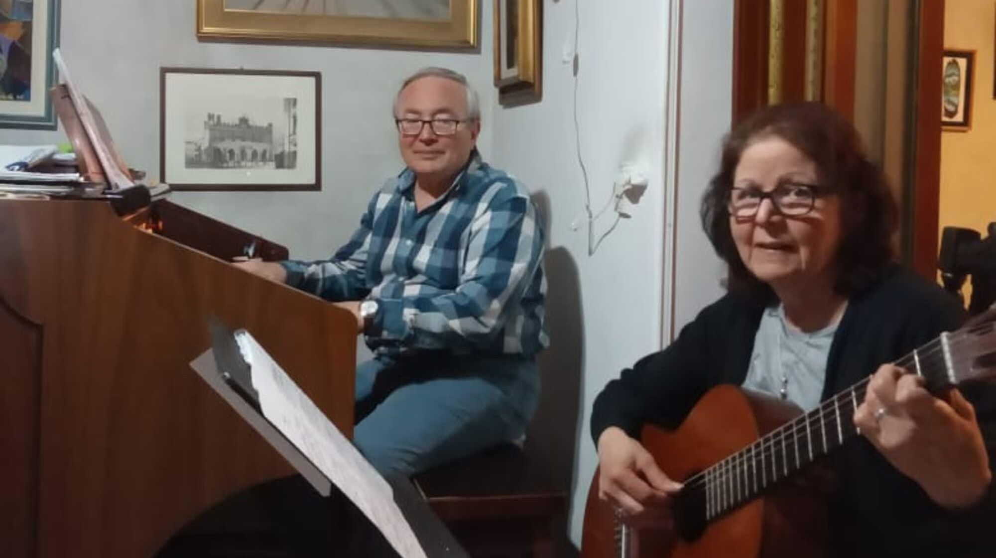 Julián y Silvia viven en Banfield, ambos son apasionados por la música.