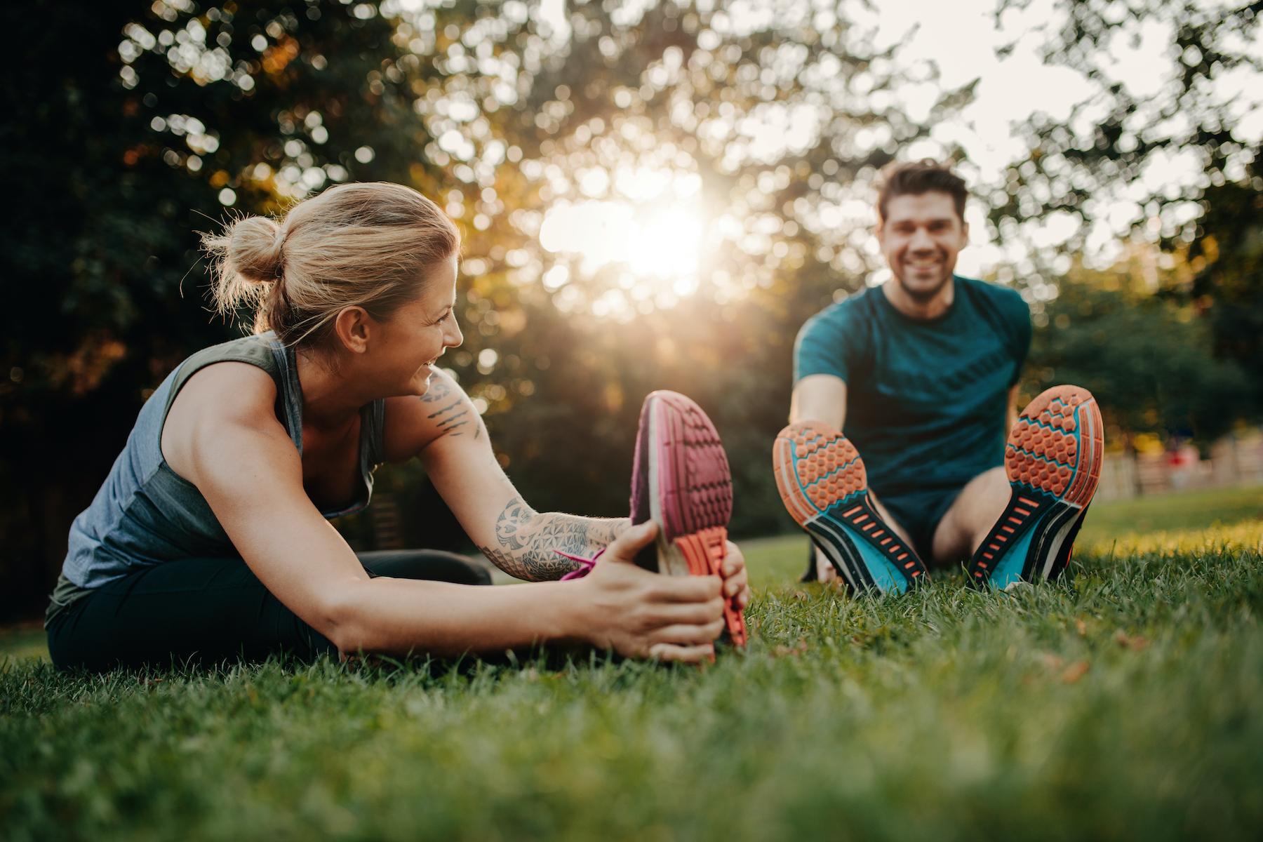 Quienes practican un deporte o ejercicio con frecuencia deben tener en claro que el tipo de alimentación a mantener tiene que ser ante todo, equilibrada.