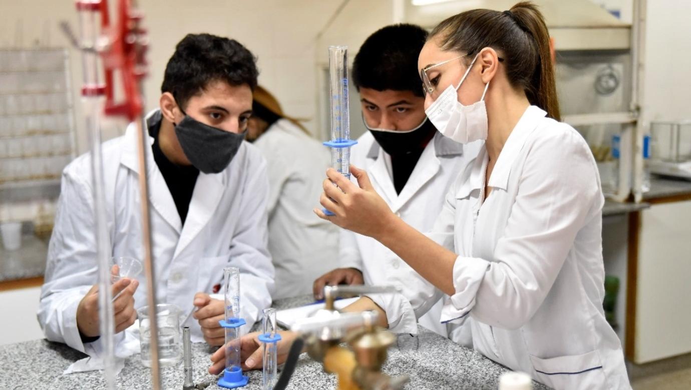 Gisela Gómez enseña en dos escuelas de Córdoba.