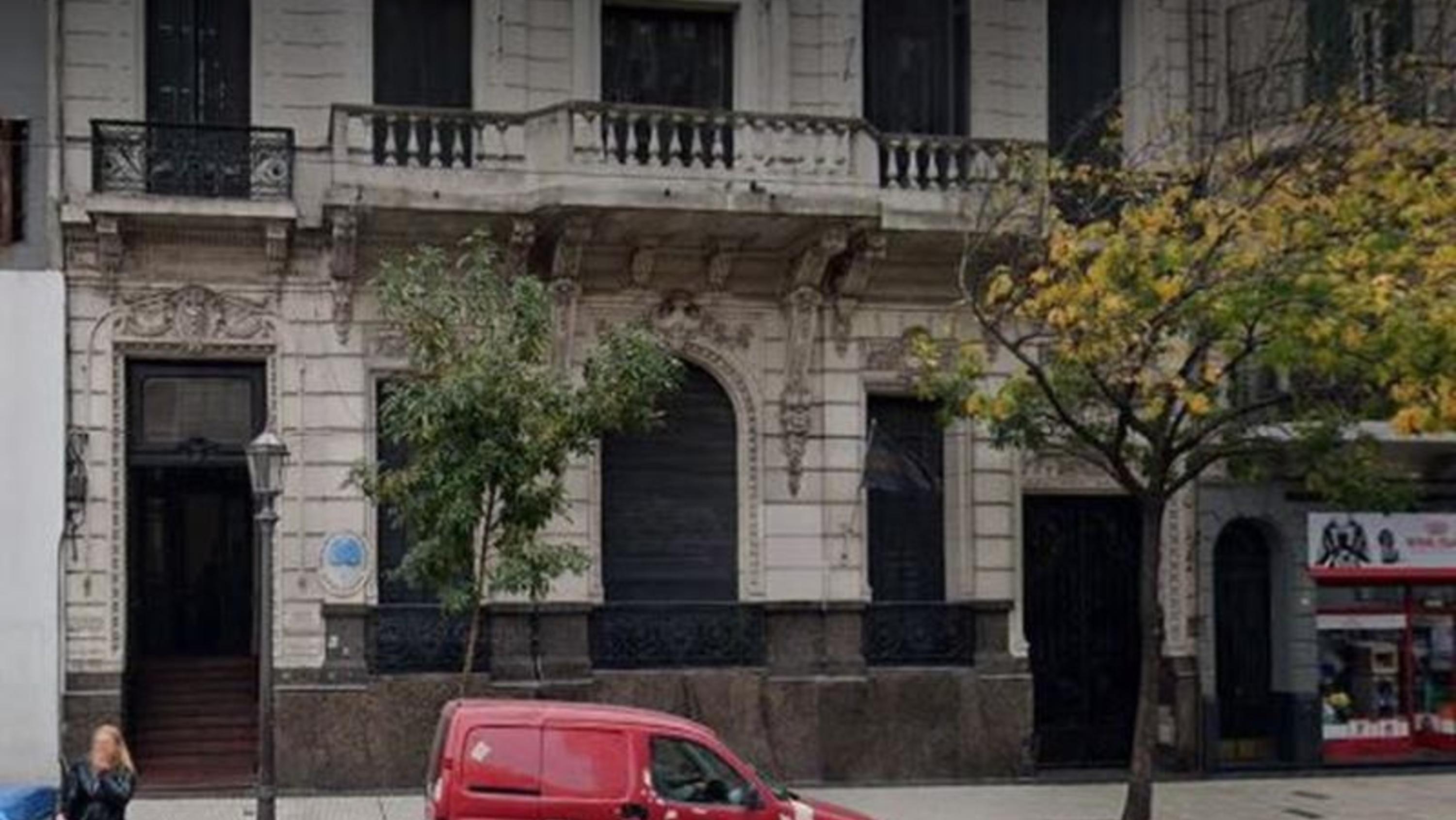 La Escuela de Comercio No. 5 José de San Martín donde falleció la mujer.