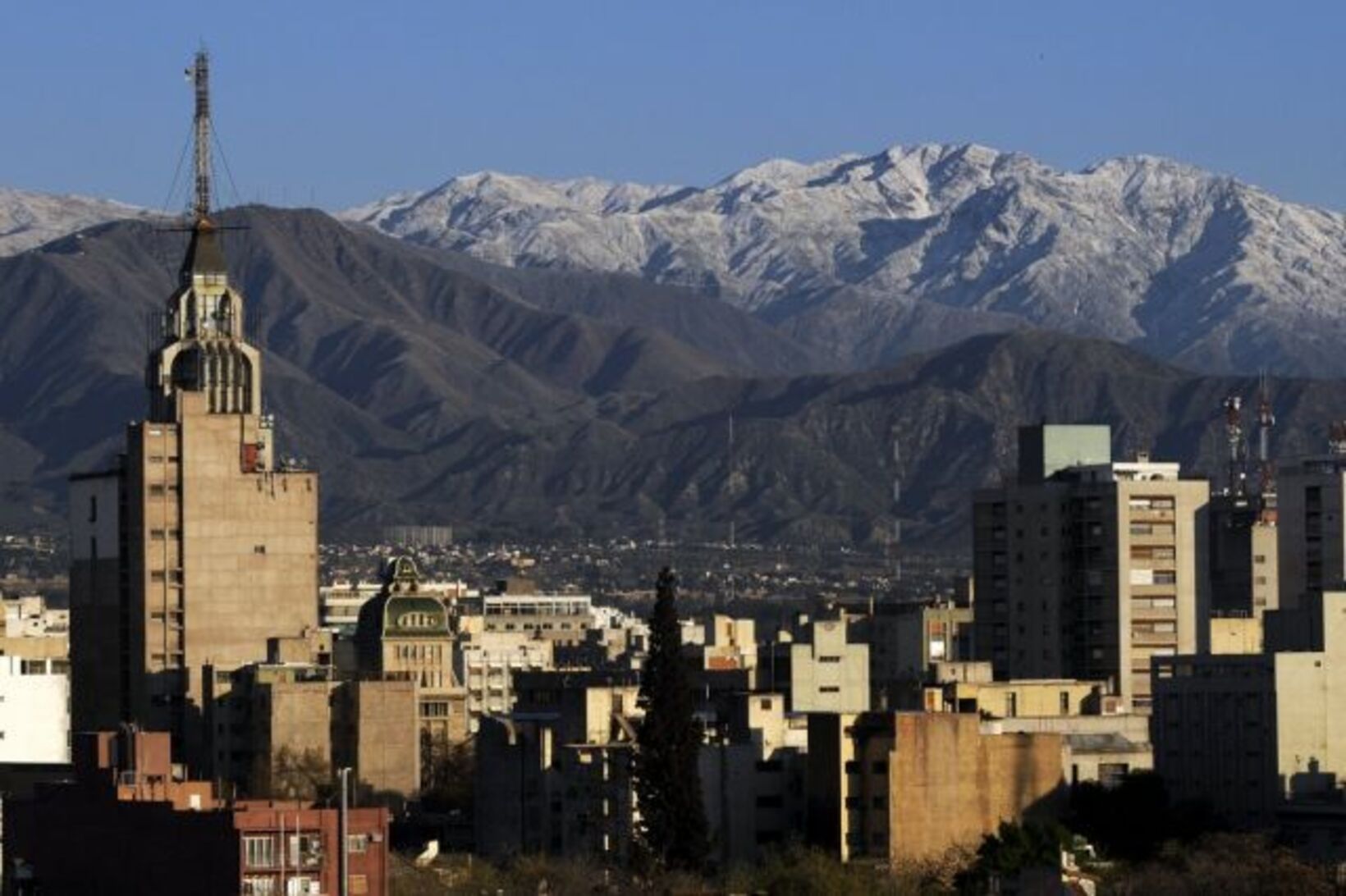 Mendoza renueva 3 senadores y 5 diputados nacionales.