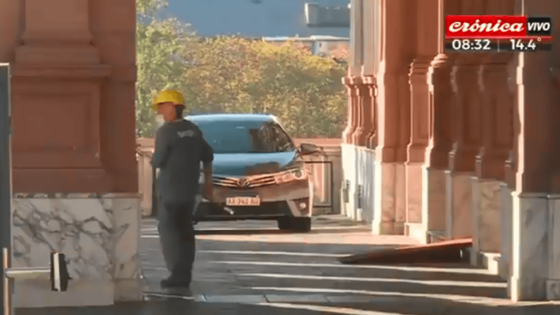 Creer o reventar: apareció un viajero del tiempo en Casa Rosada durante una transmisión de Crónica HD. (Captura de video)