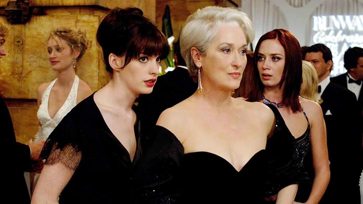 Meryl Streep, Anne Hathaway, y Emilie Blunt, protagonistas de la célebre película sobre la industria de la moda.  