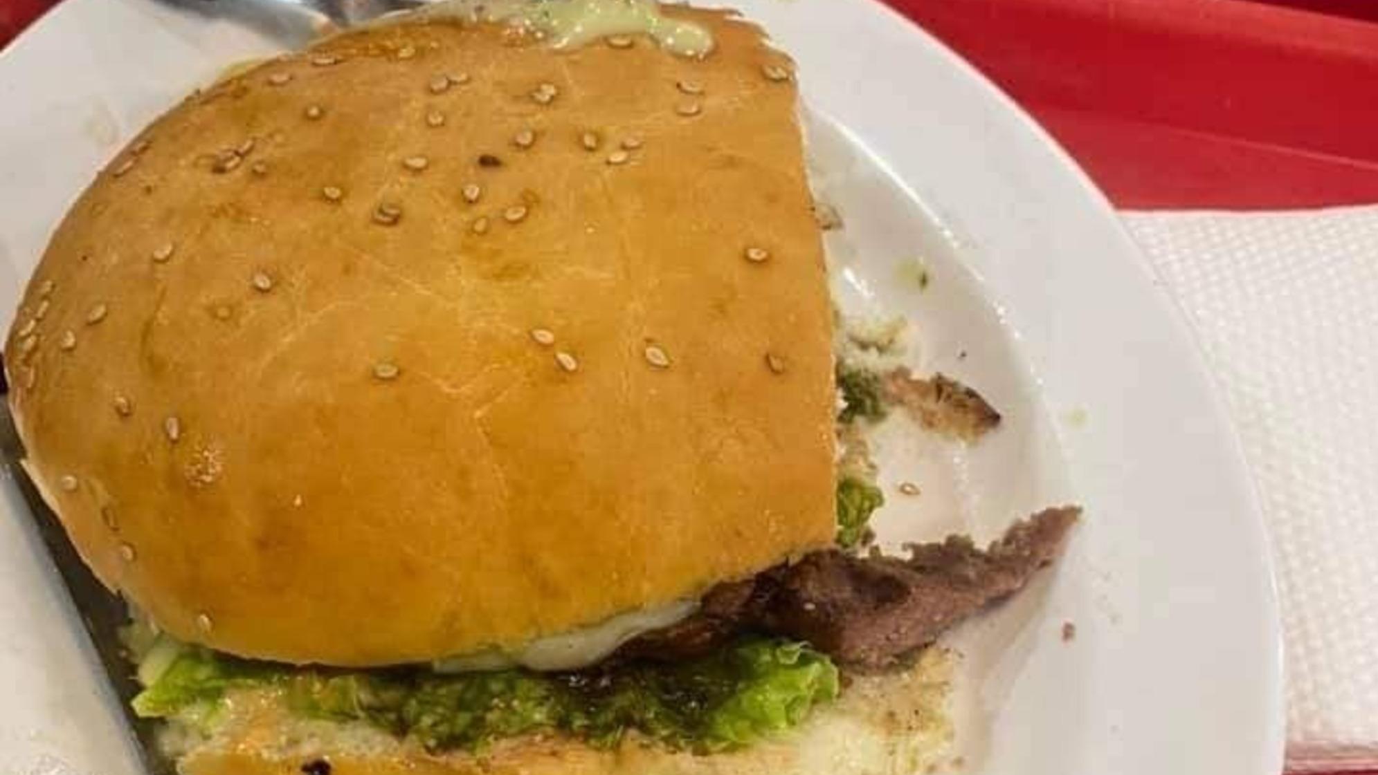 La hamburguesa donde el dedo fue encontrado. 