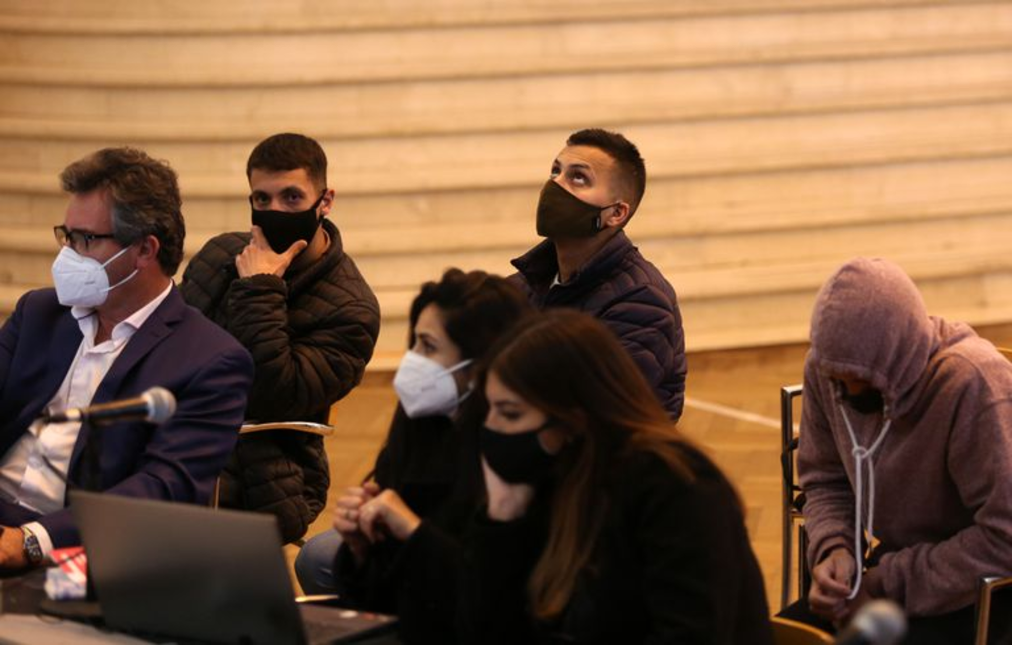 El juicio se hizo en un auditorio para garantizar los protocoles por la pandemia