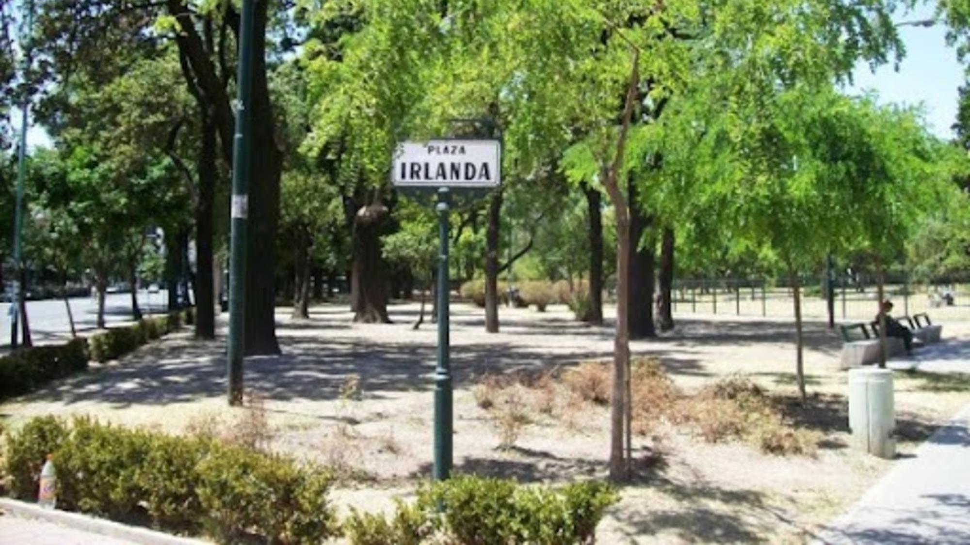 El hecho ocurrió en las últimas horas en la Plaza Irlanda, ubicada en el límite entre Caballito y Flores.