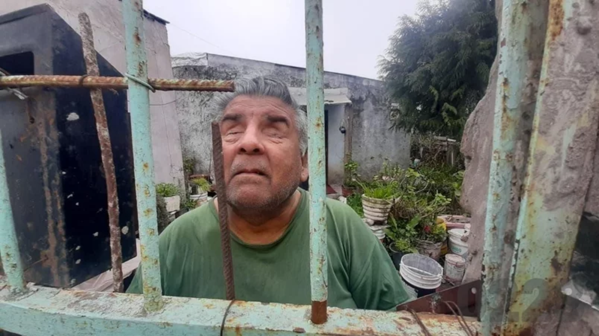 José es ciego, reclama mayor seguridad en el barrio, fue asaltado tres veces