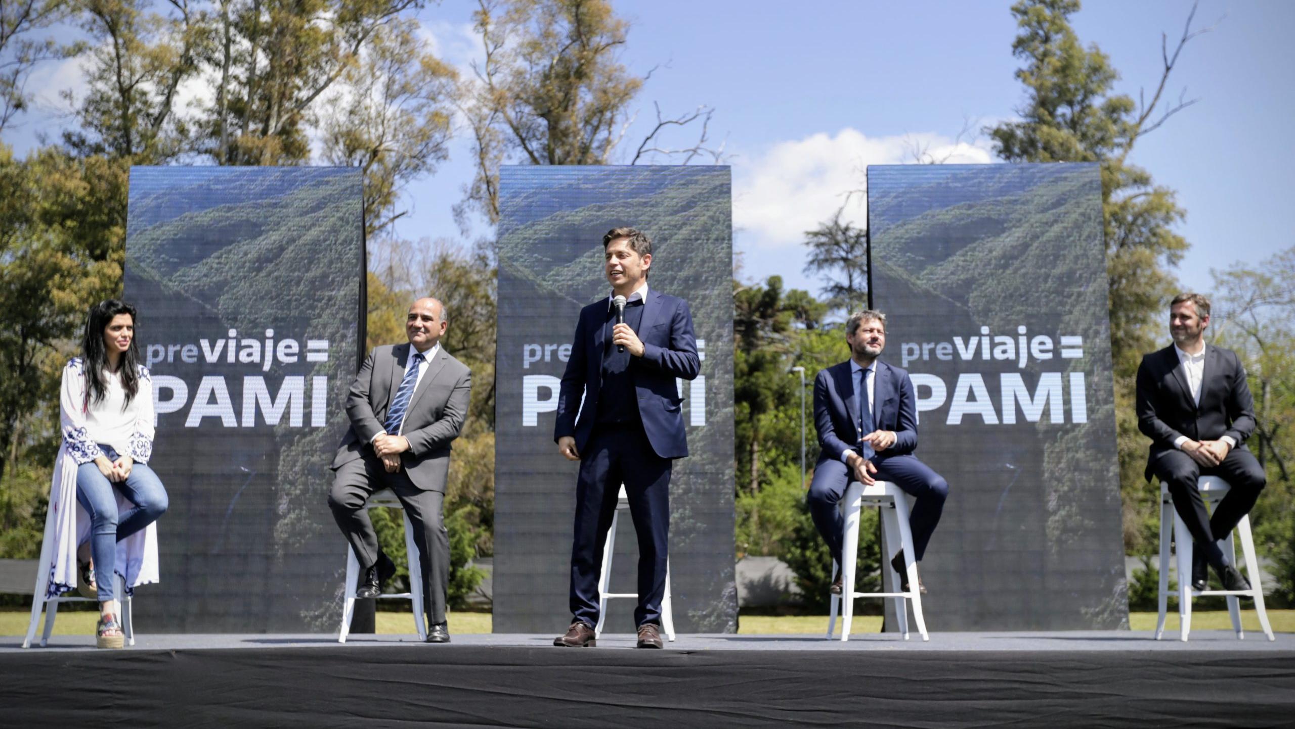 Axel Kicillof en la presentación del programa Previaje PAMI.