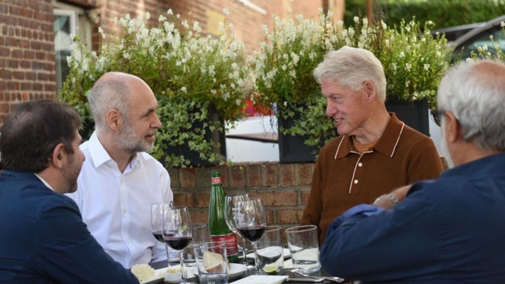 Horacio Rodríguez Larreta, jefe de Gobierno porteño, almorzó este domingo con Bill Clinton.