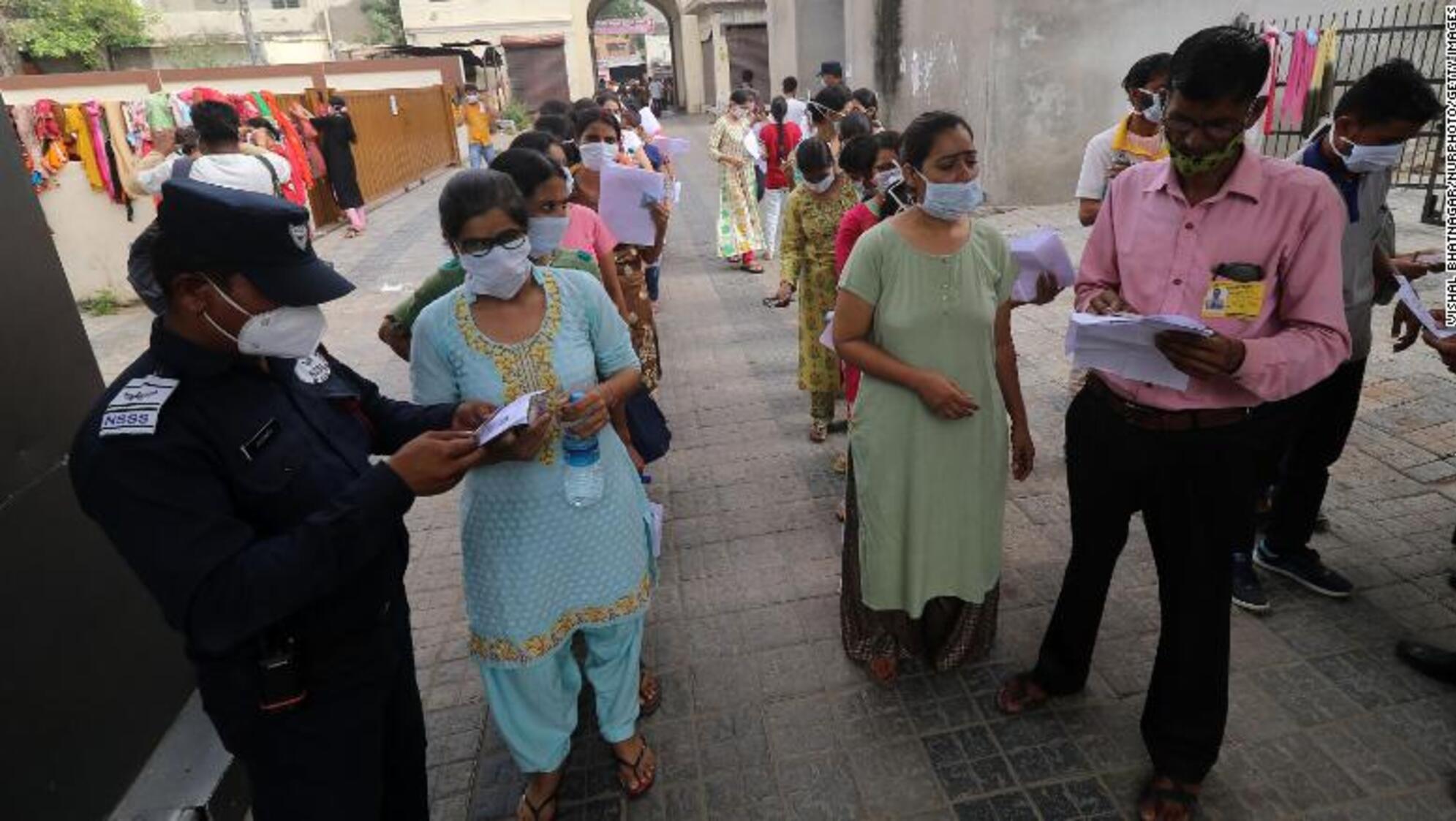 La prueba está destinada a postulantes que quieren ser maestros de escuela, un puesto muy codiciado en India.