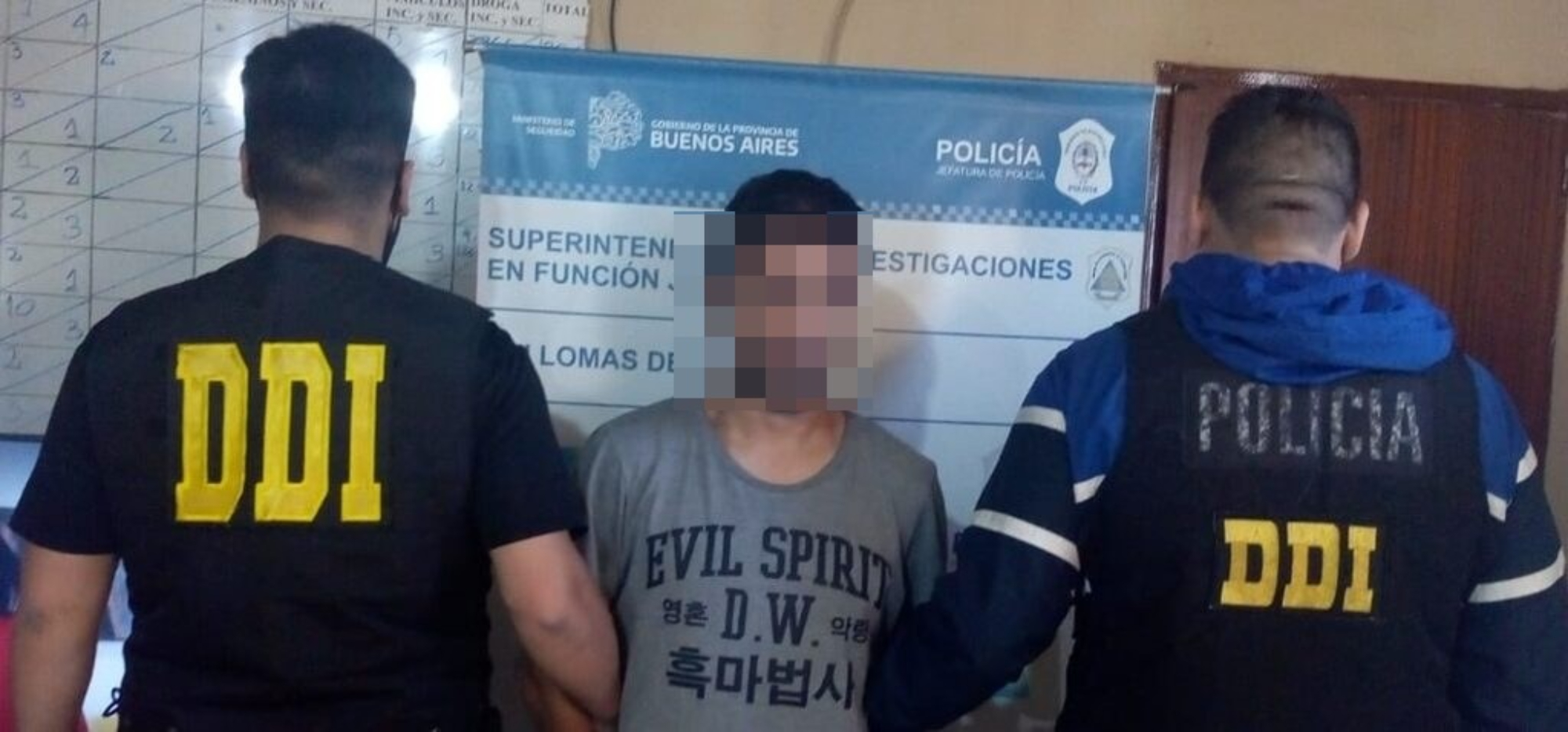 Este es uno de los individuos que fue apresado por los investigadores policiales.