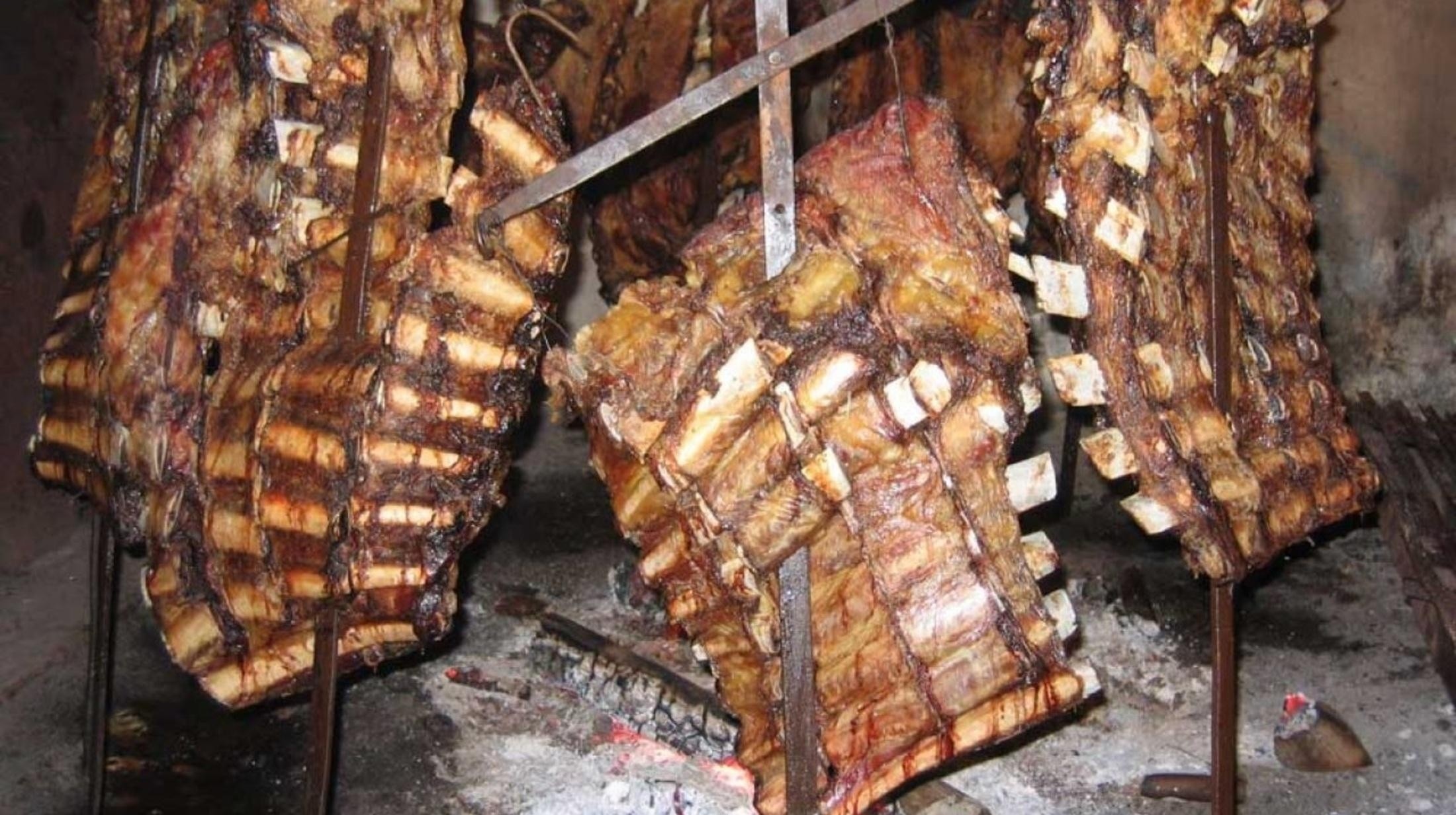 Asado: estas son las 7 parrillas con los mejores cortes de carne argentina.